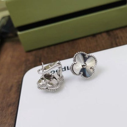 [LORA]CLOVER MEDIUM STUD EARRINGS