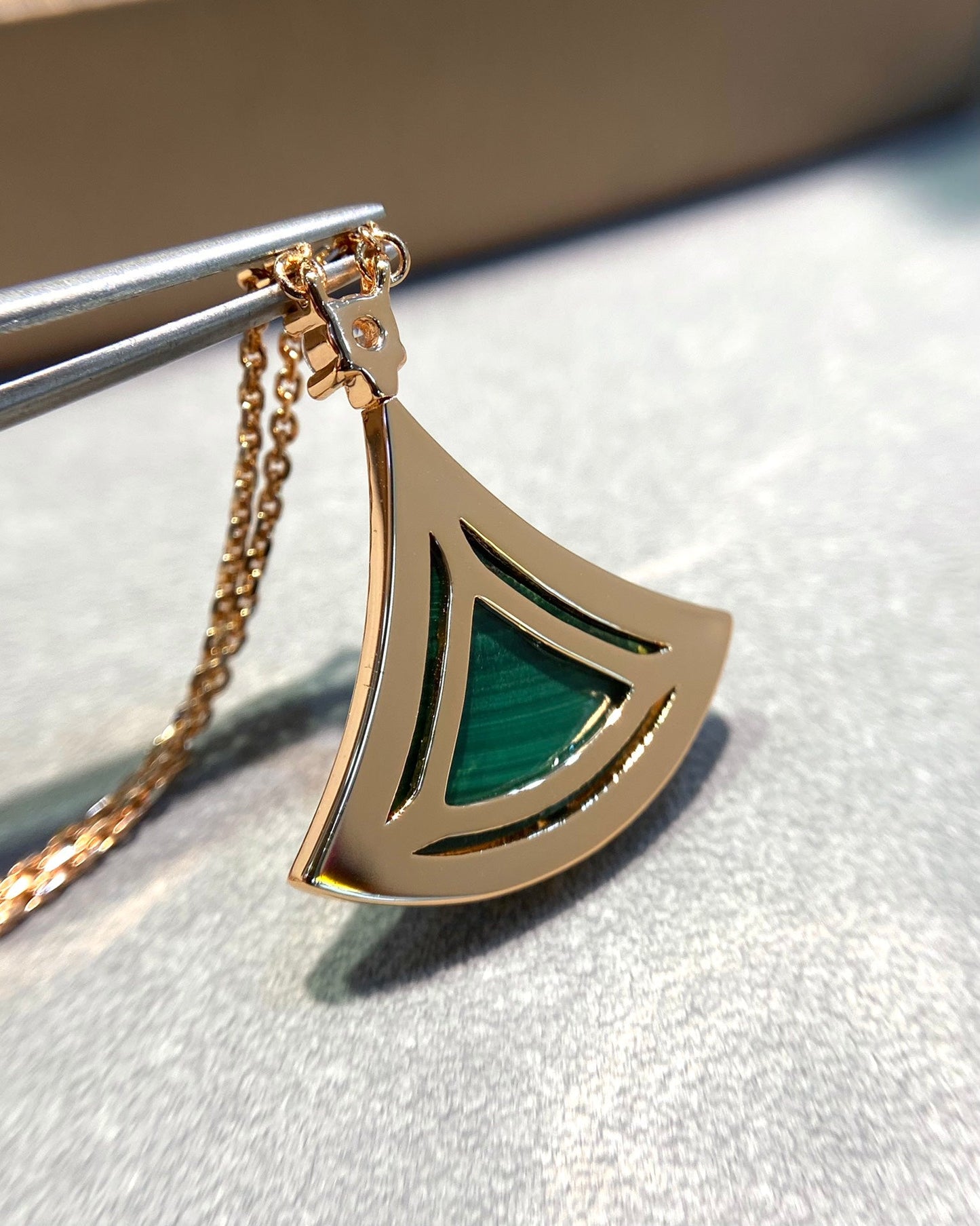 [LORA]DREAM MALACHITE DIAMOND PAVED PINK GOLD NECKLACE