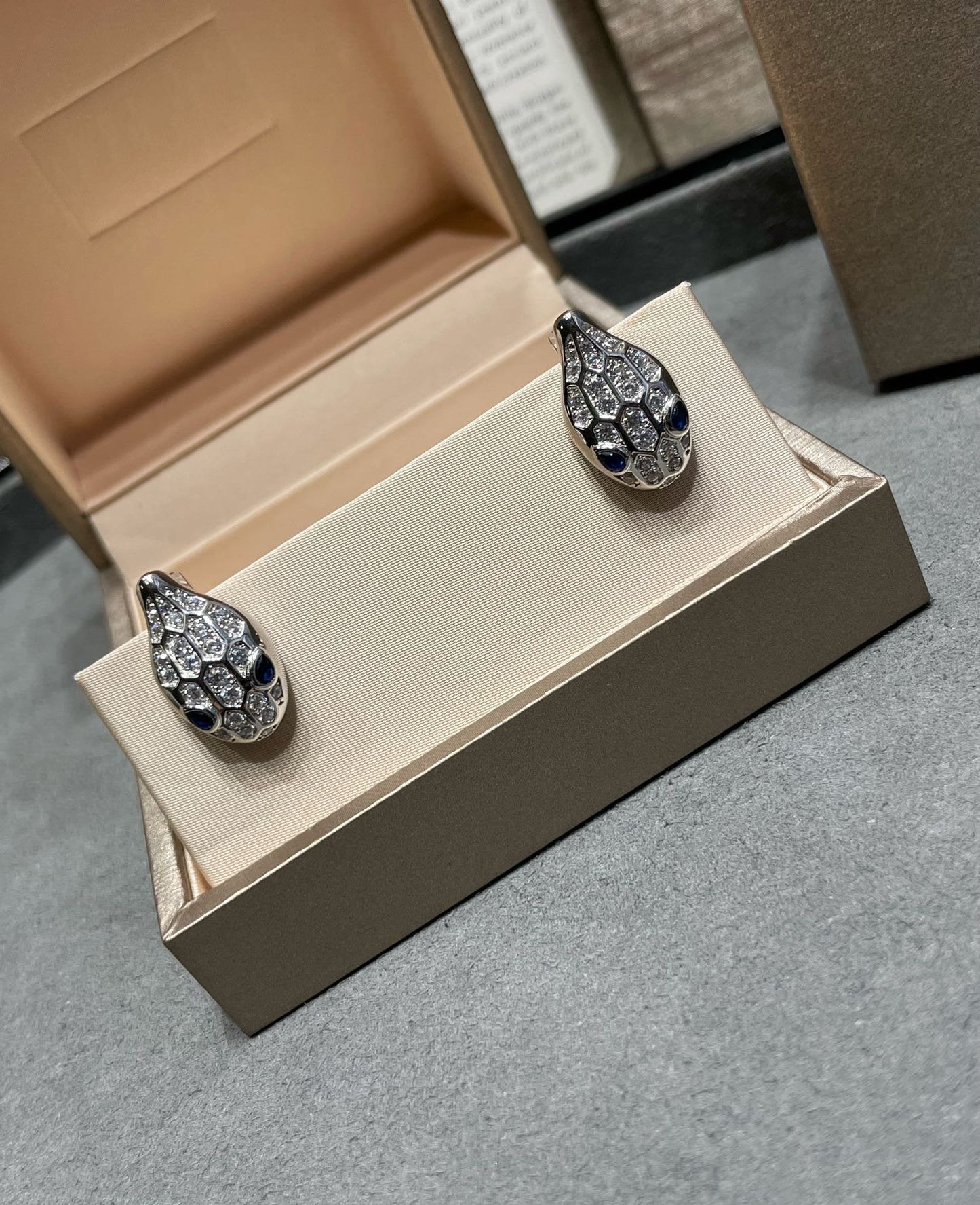 [LORA]SERPENT DIAMOND STUD EARRINGS