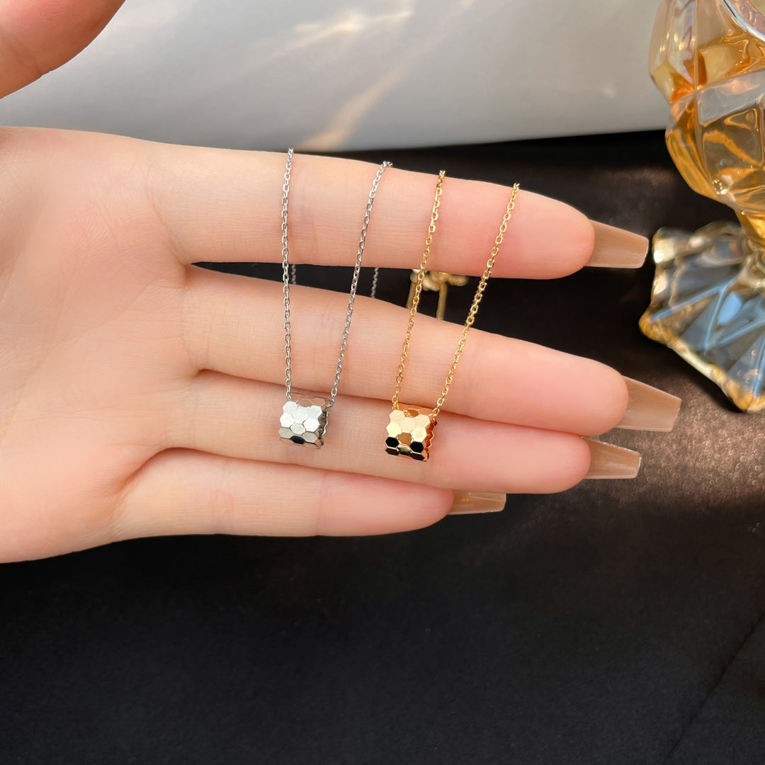 [LORA]BEE MINI NECKLACE