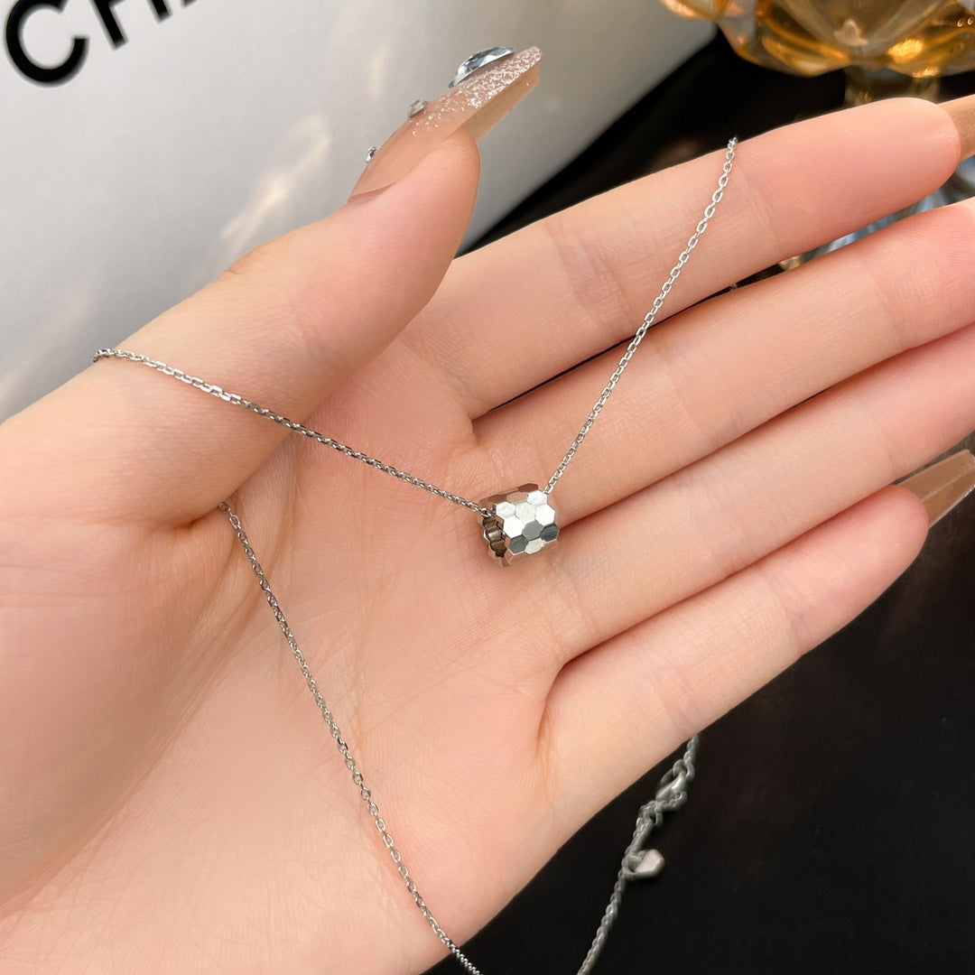 [LORA]BEE MINI NECKLACE