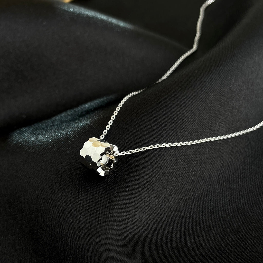 [LORA]BEE MINI NECKLACE