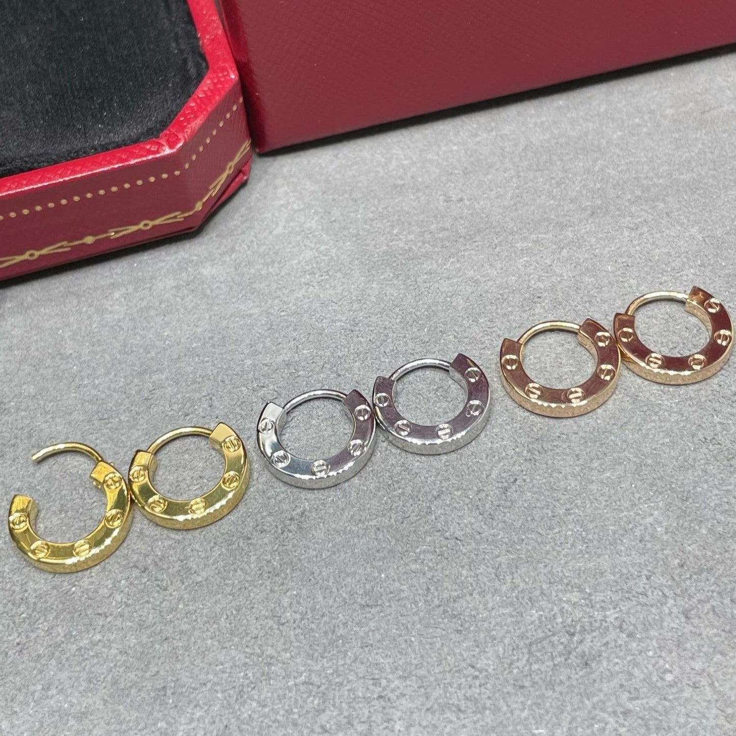 [LORA] LOVE MINI EARRINGS