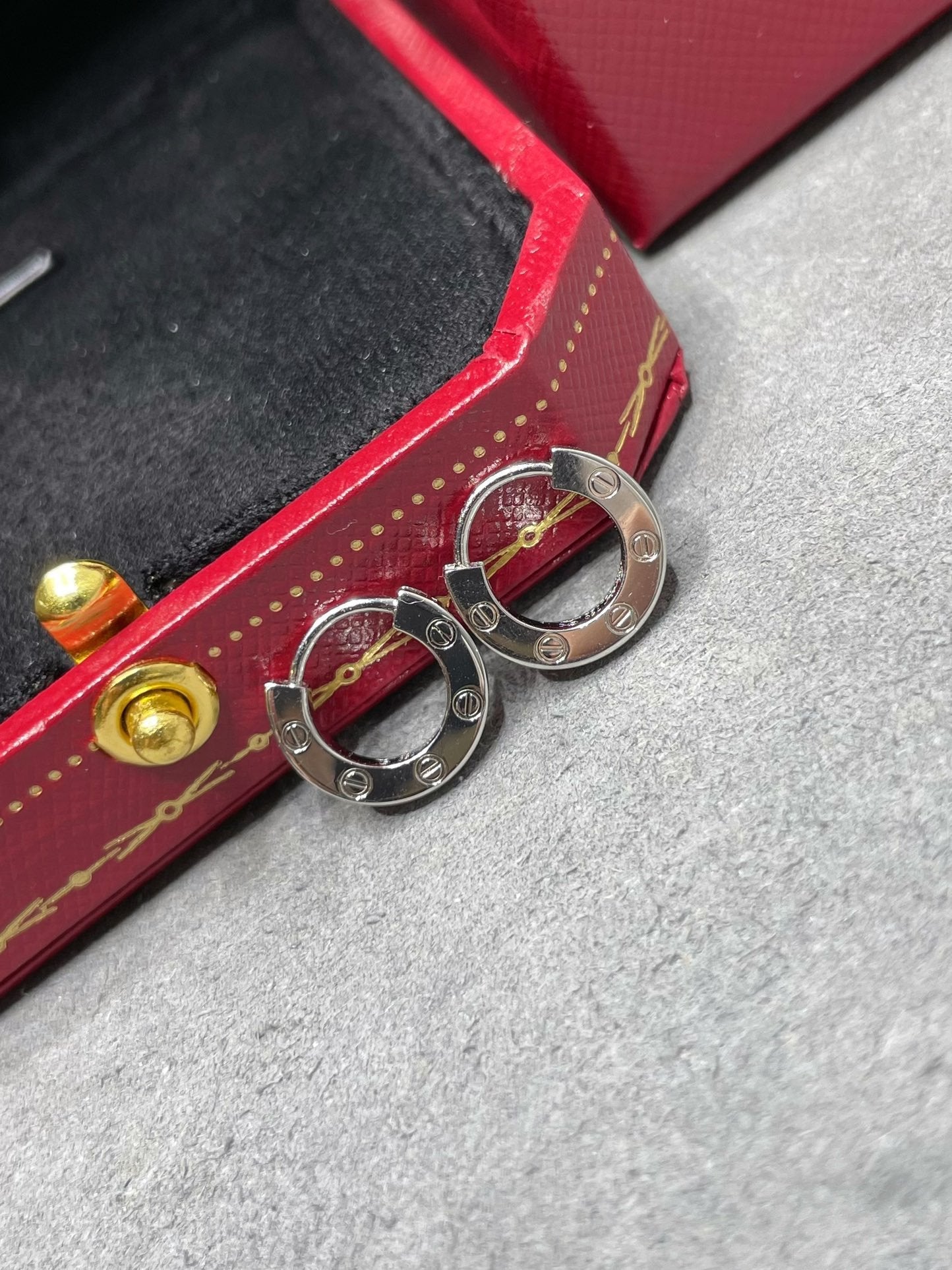 [LORA]LOVE MINI EARRINGS
