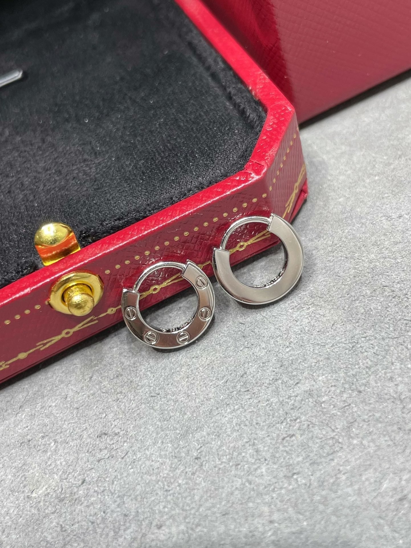 [LORA]LOVE MINI EARRINGS