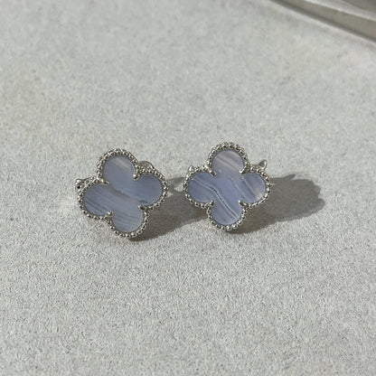 [LORA]CLOVER CHALCEDONY SILVER STUD EARRINGS