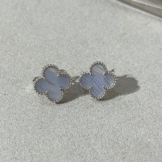 [LORA]CLOVER CHALCEDONY SILVER STUD EARRINGS