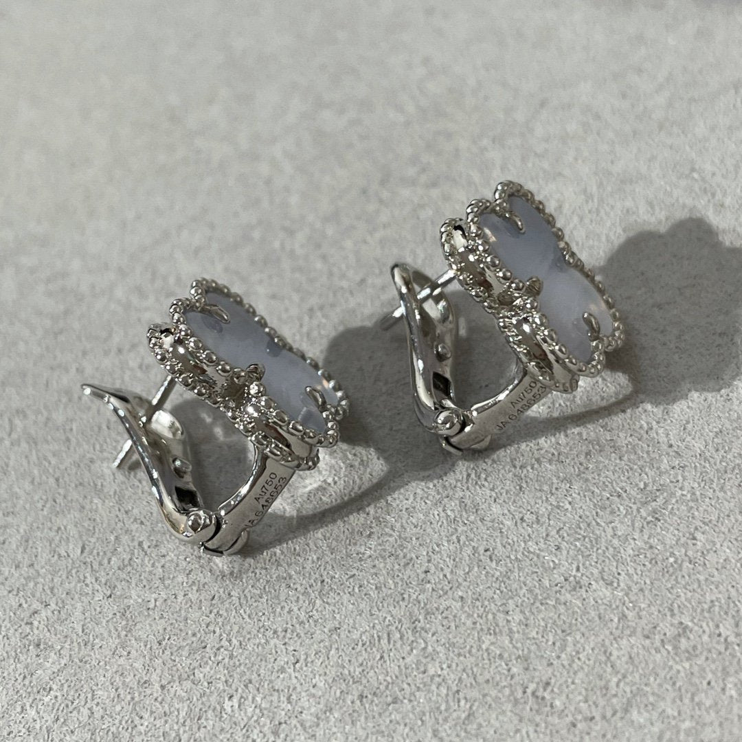 [LORA]CLOVER CHALCEDONY SILVER STUD EARRINGS