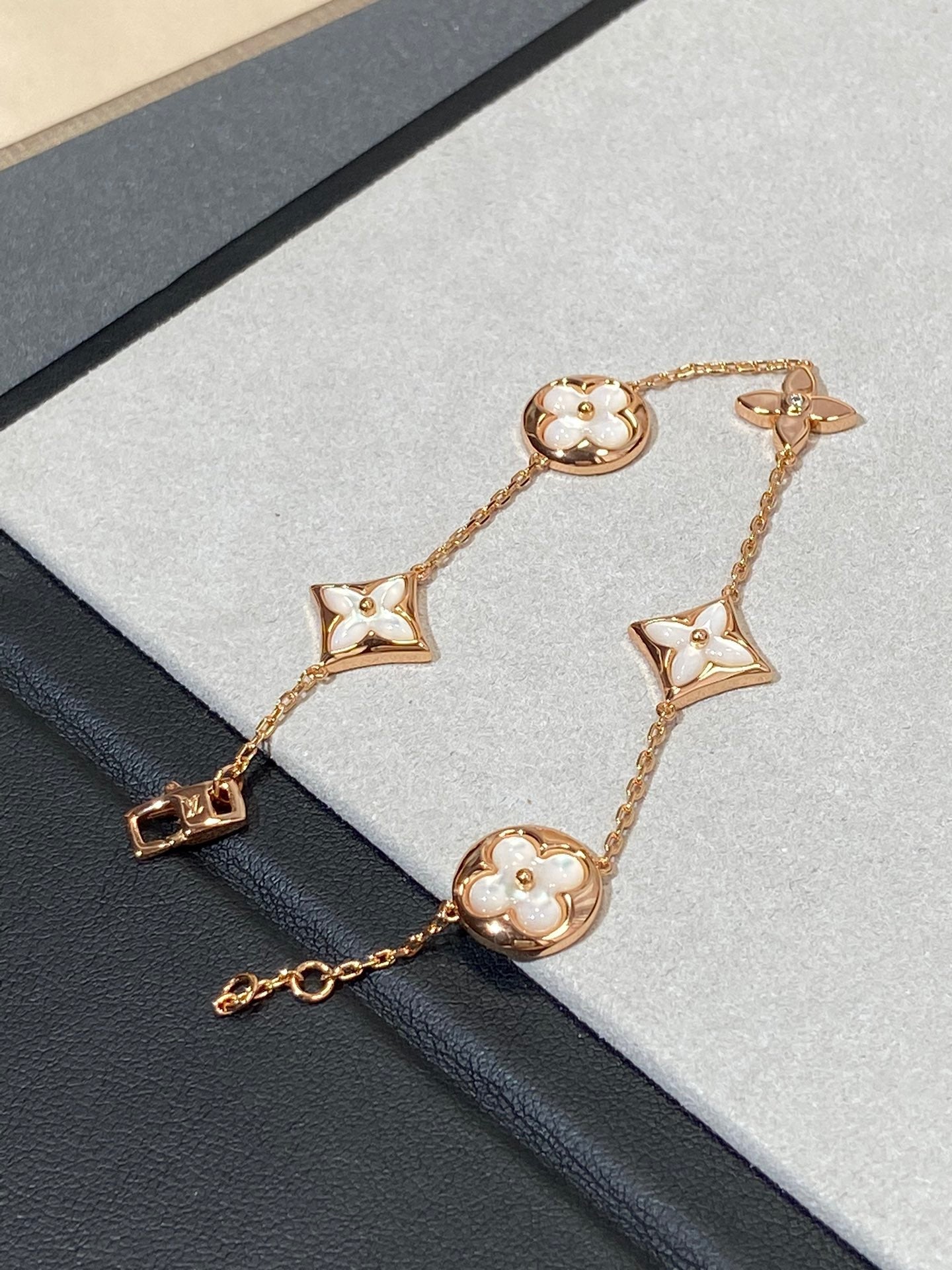 [LORA]STAR AND SUN 5 MOTIF MOP PINK GOLD BRACELET