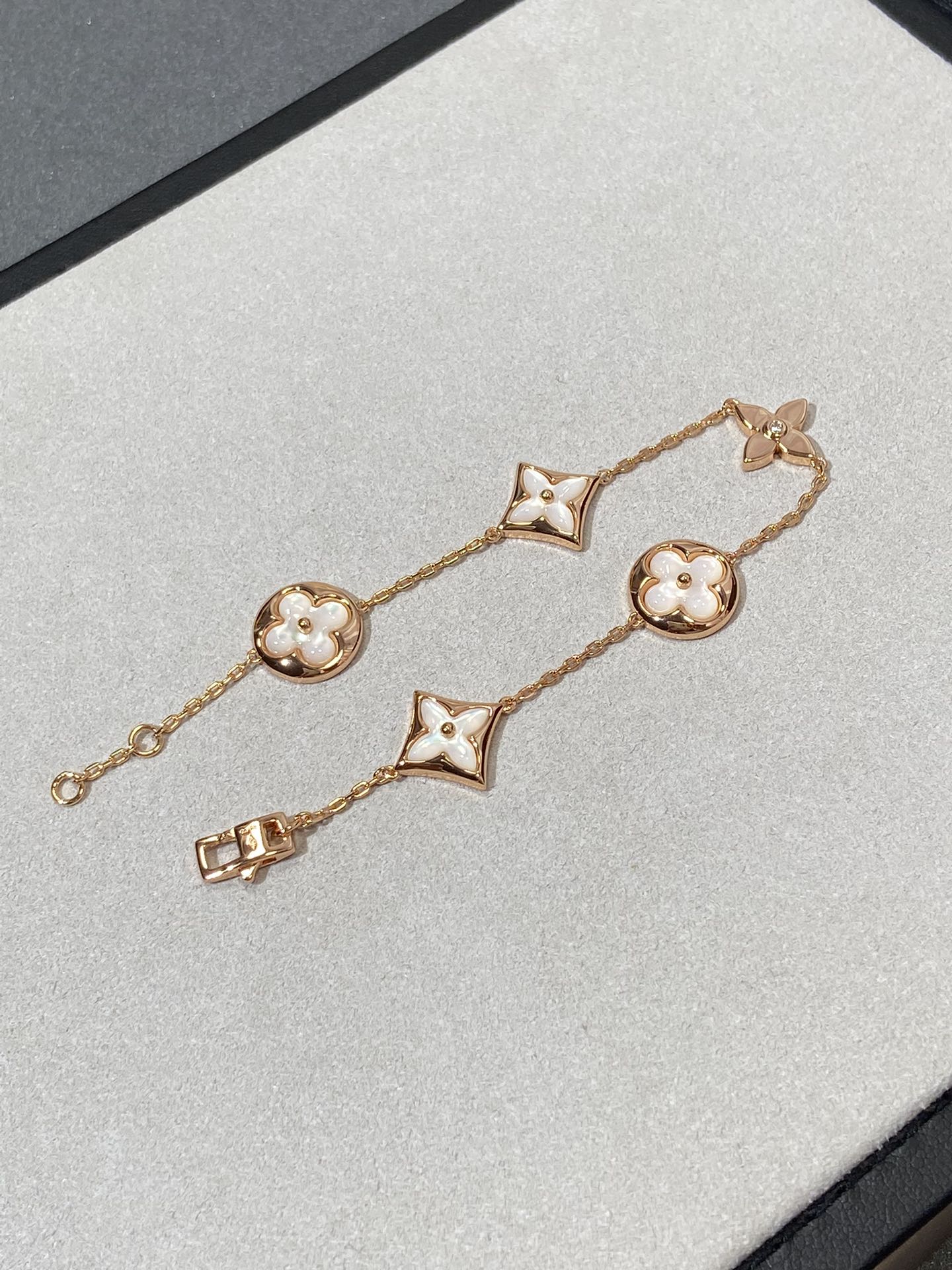 [LORA]STAR AND SUN 5 MOTIF MOP PINK GOLD BRACELET