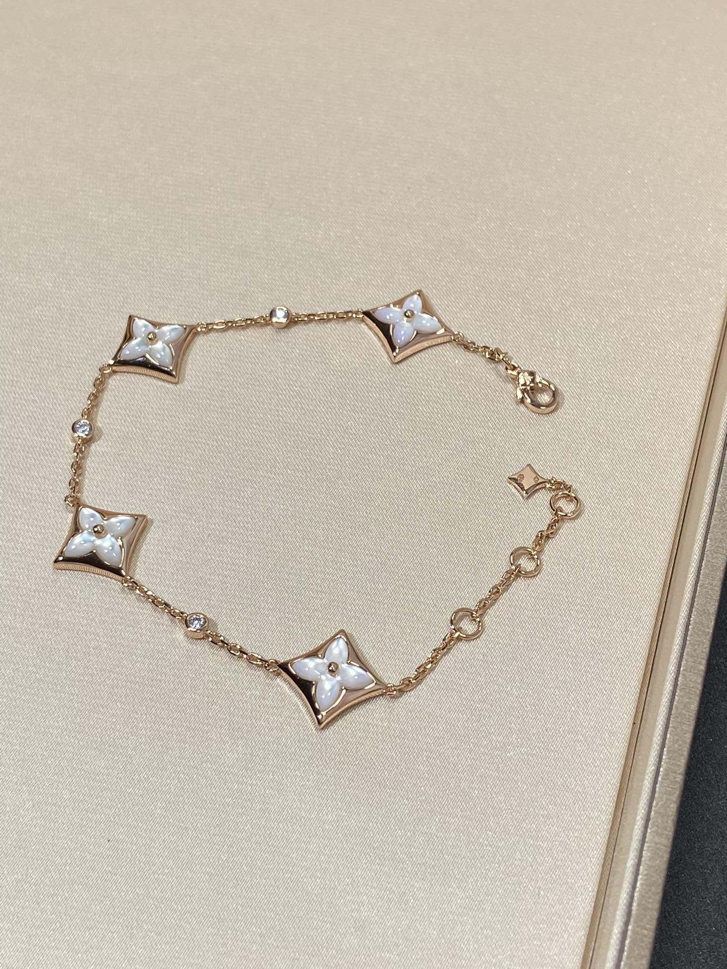 [LORA]STAR 4 MOTIF MOP DIAMOND PINK GOLD BRACELET