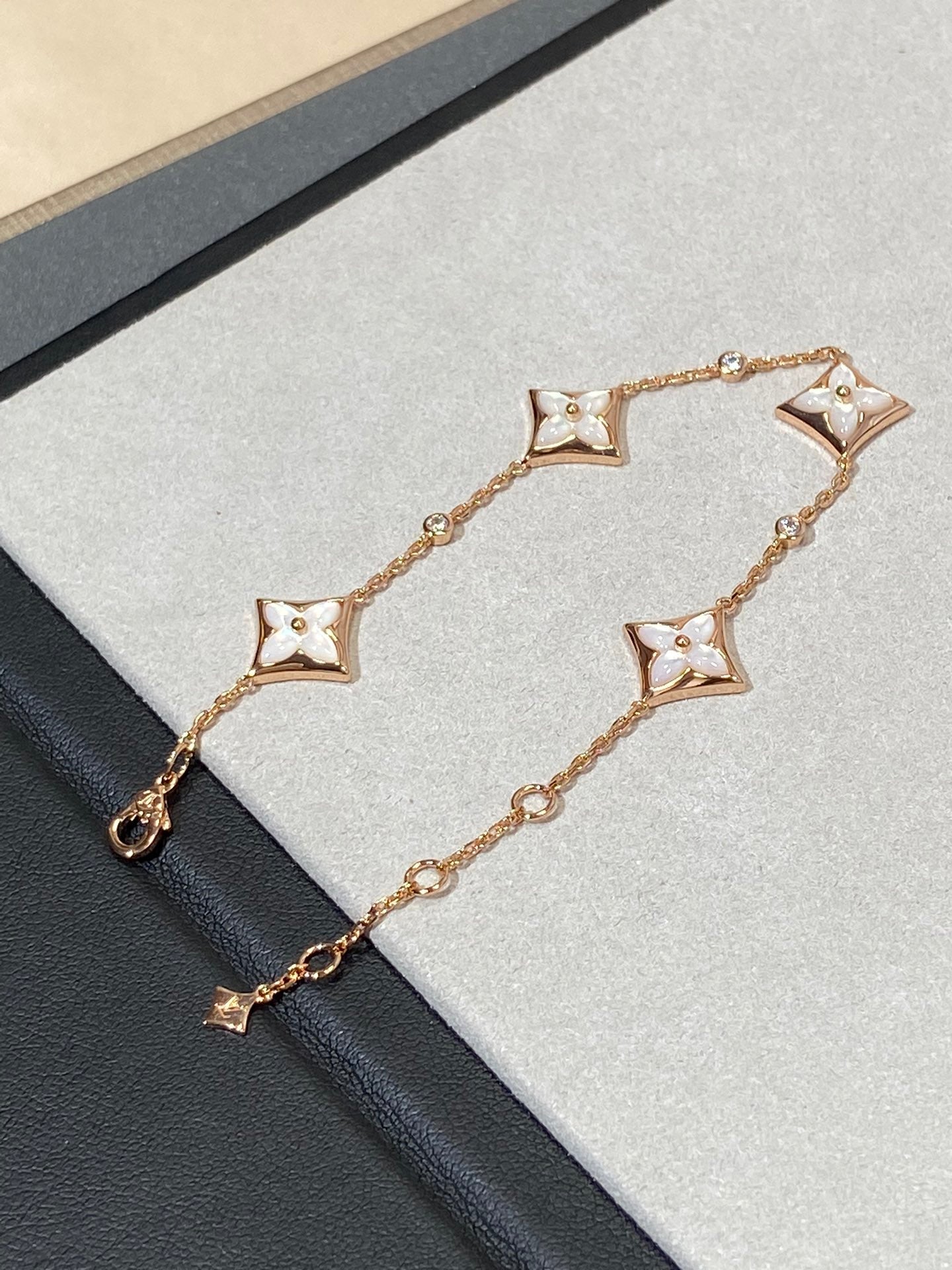 [LORA]STAR 4 MOTIF MOP DIAMOND PINK GOLD BRACELET