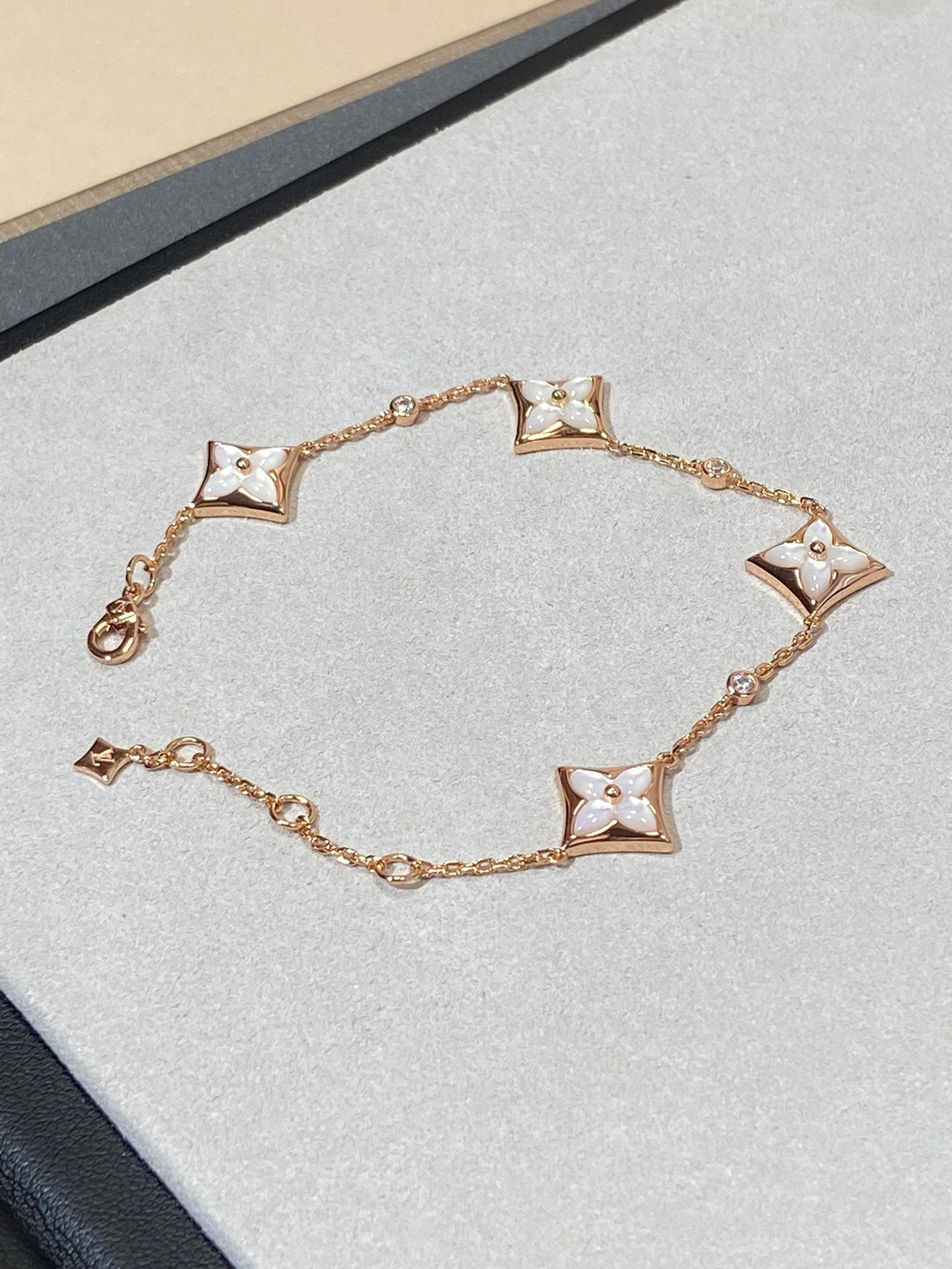 [LORA]STAR 4 MOTIF MOP DIAMOND PINK GOLD BRACELET