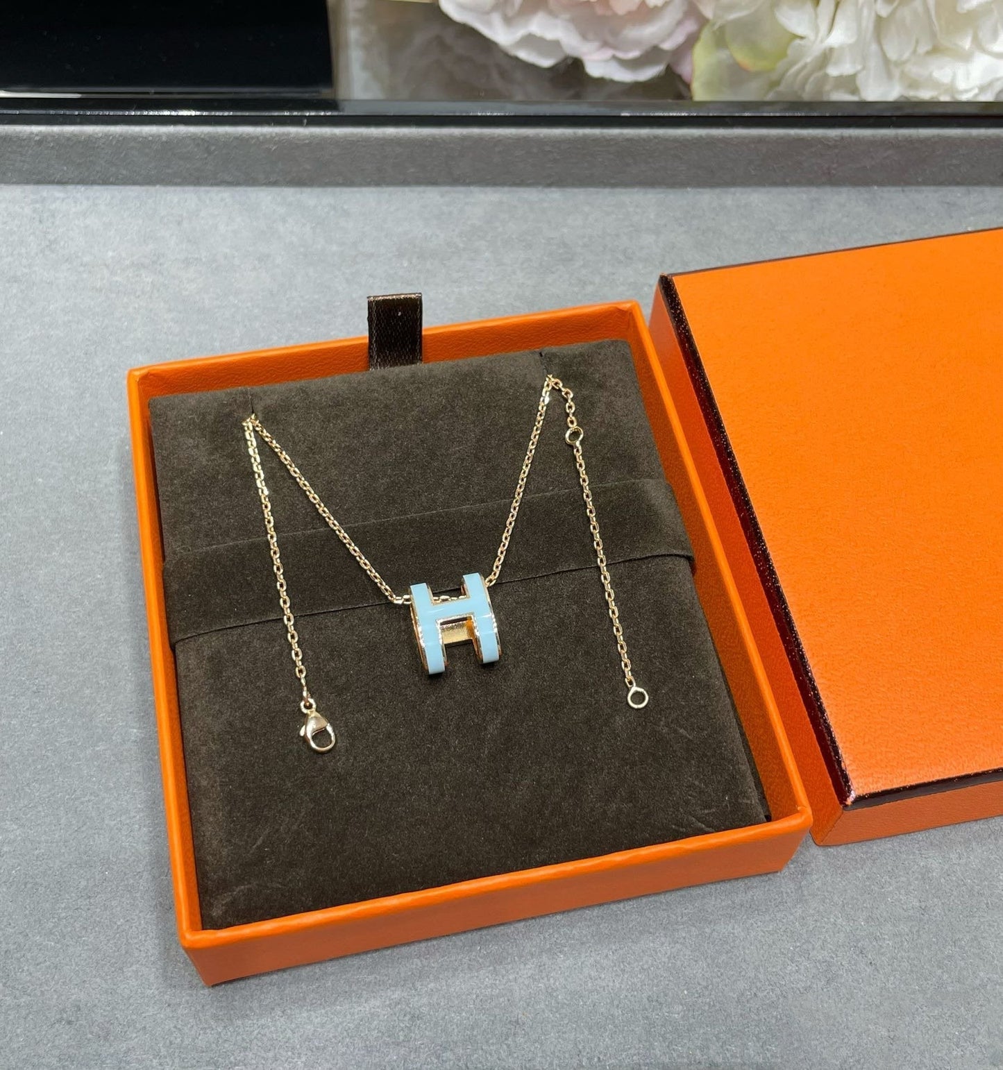 [LORA]POP H SKY BLUE NECKLACE