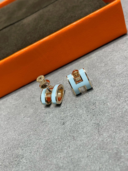 [LORA]POP H SKY BLUE STUD EARRINGS