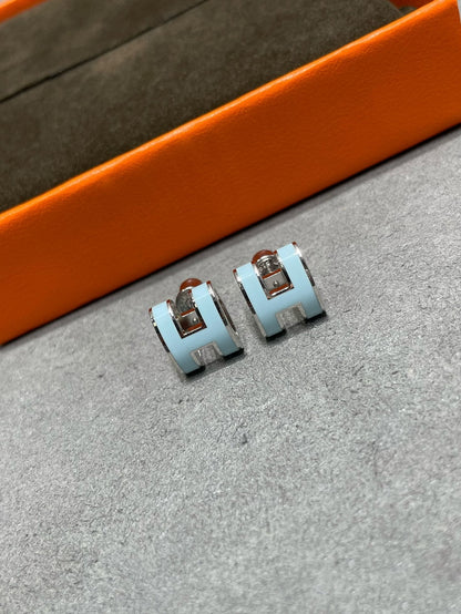 [LORA]POP H SKY BLUE STUD EARRINGS