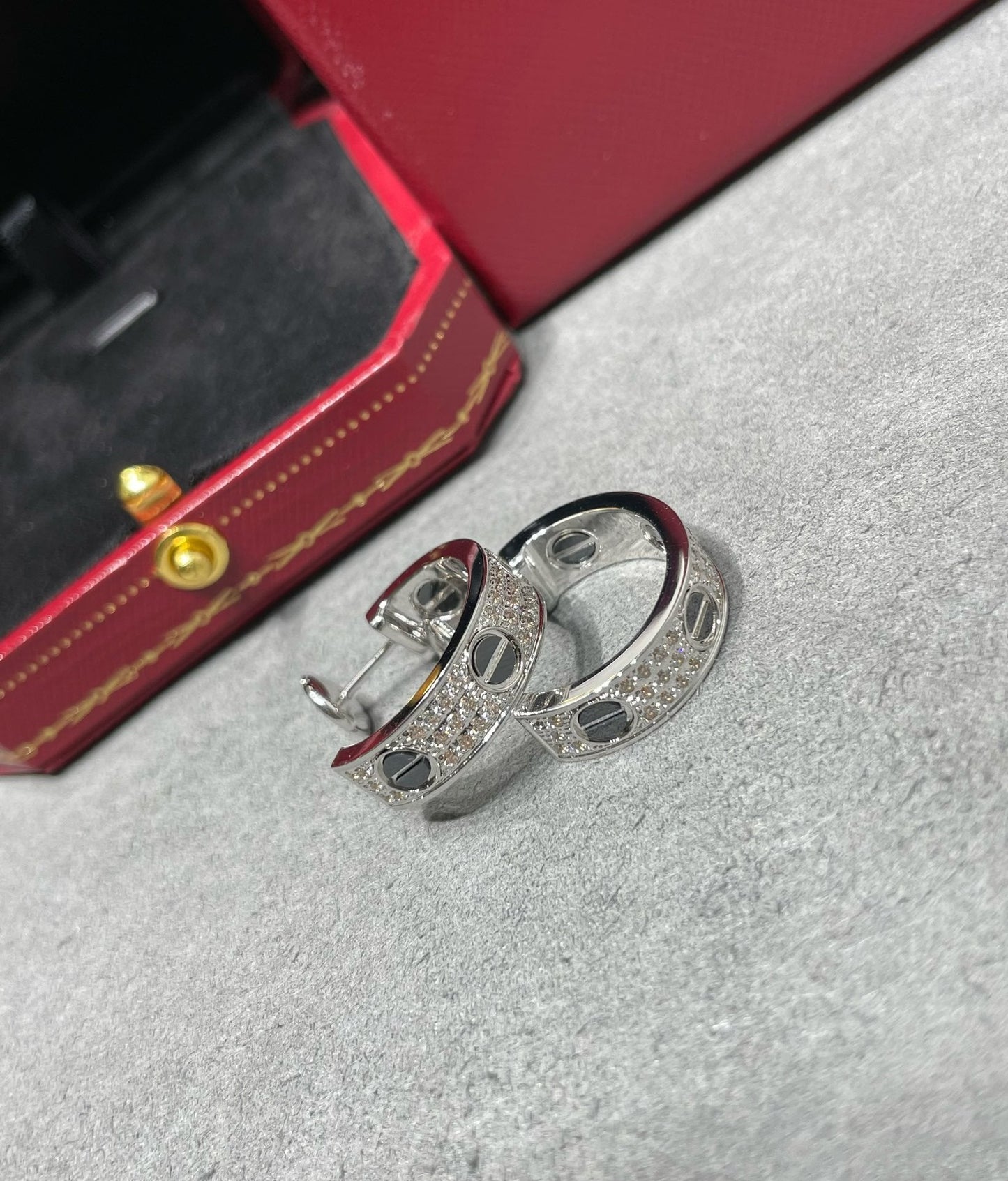 [LORA] LOVE CERAMIC DIAMOND PAVED SILVER EARRINGS