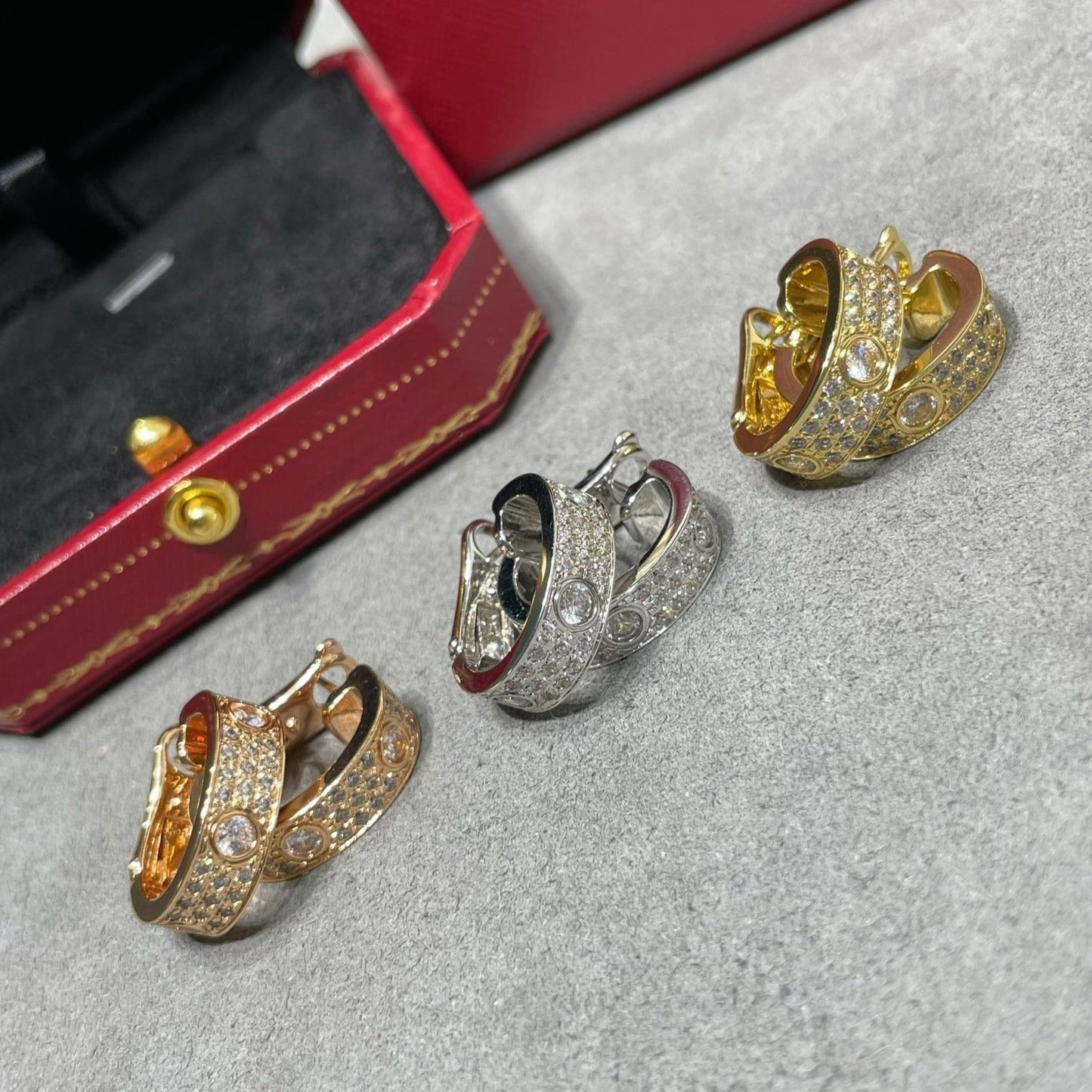 [LORA]LOVE 5.5MM DIAMOND PAVED EARRINGS