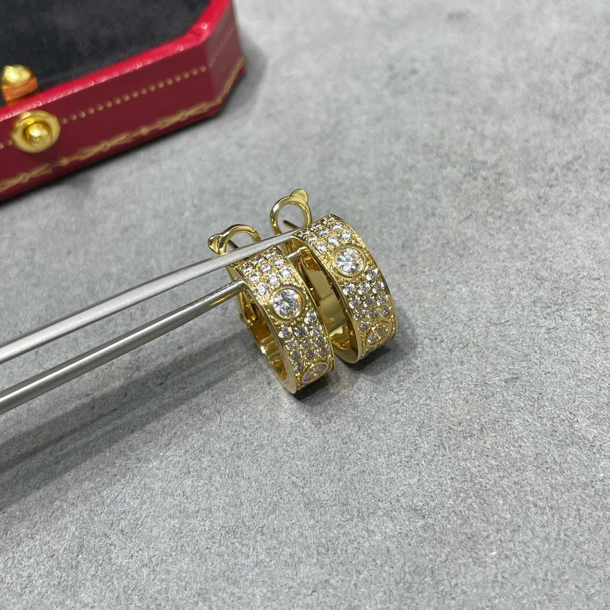 [Lora] LOVE 5.5MM DIAMOND PAVED EARRINGS