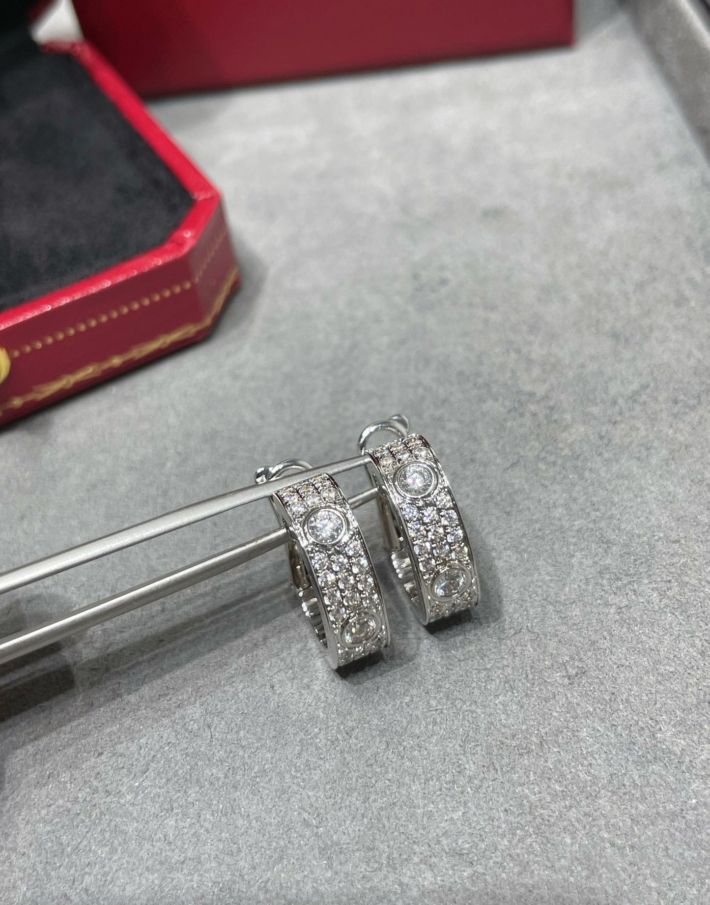 [LORA]LOVE 5.5MM DIAMOND PAVED EARRINGS