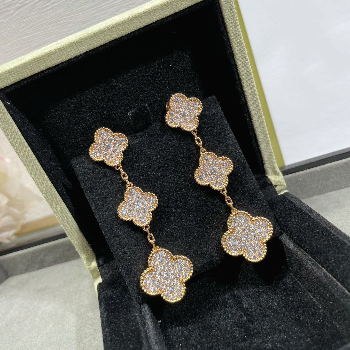 [Lora]CLOVER 3 MOTIFS DIAMOND PAVED ROSE GOLD EARRINGS
