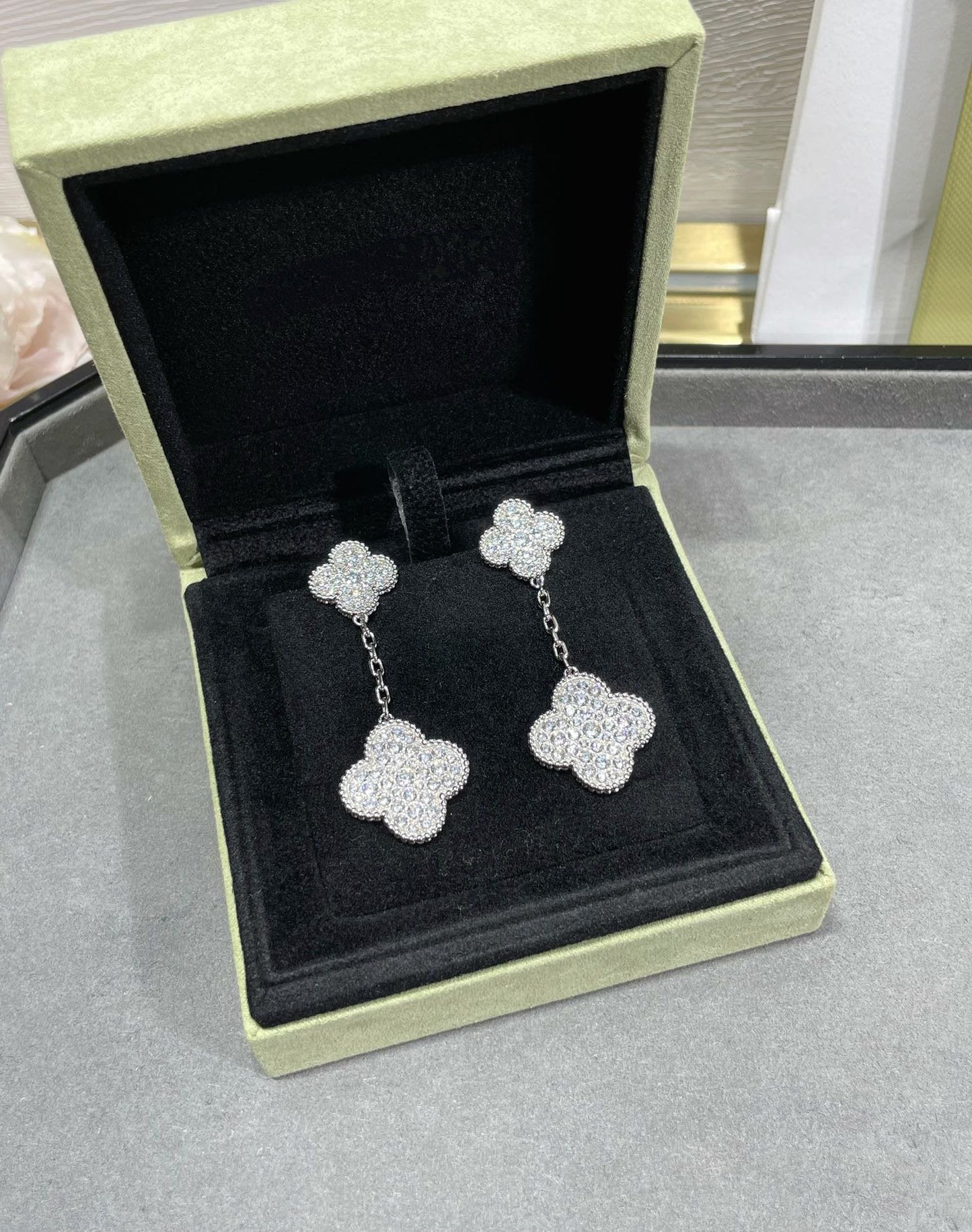 [Lora]CLOVER 2 MOTIFS DIAMOND PAVED SILVER EARRINGS