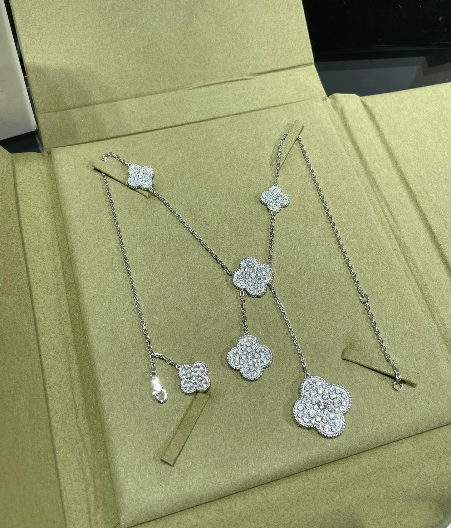[Lora]CLOVER 6 MOTIF DIAMOND PAVED NECKLACE