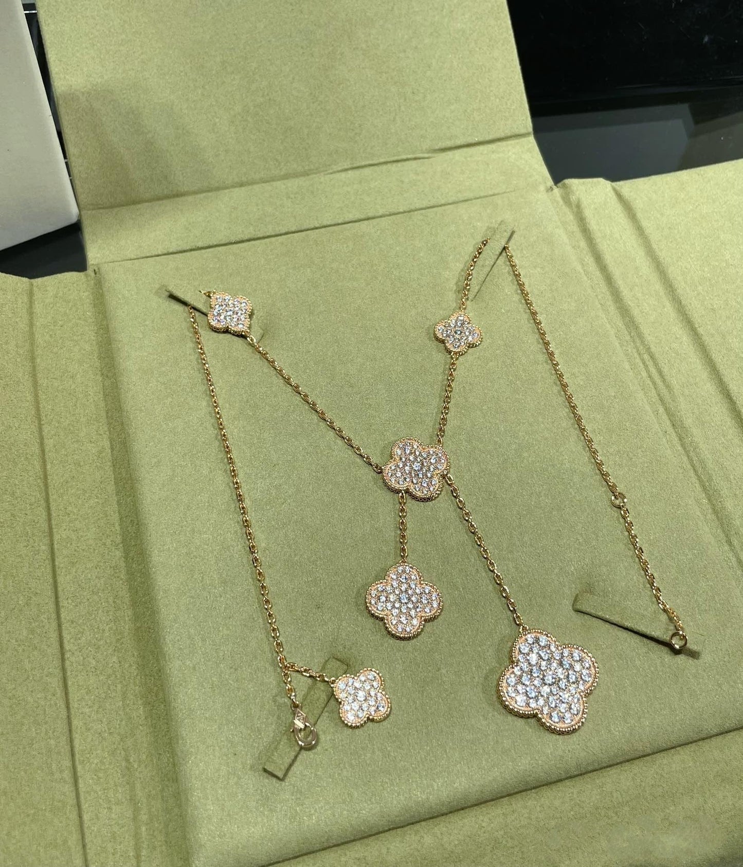 [Lora]CLOVER 6 MOTIF DIAMOND PAVED NECKLACE