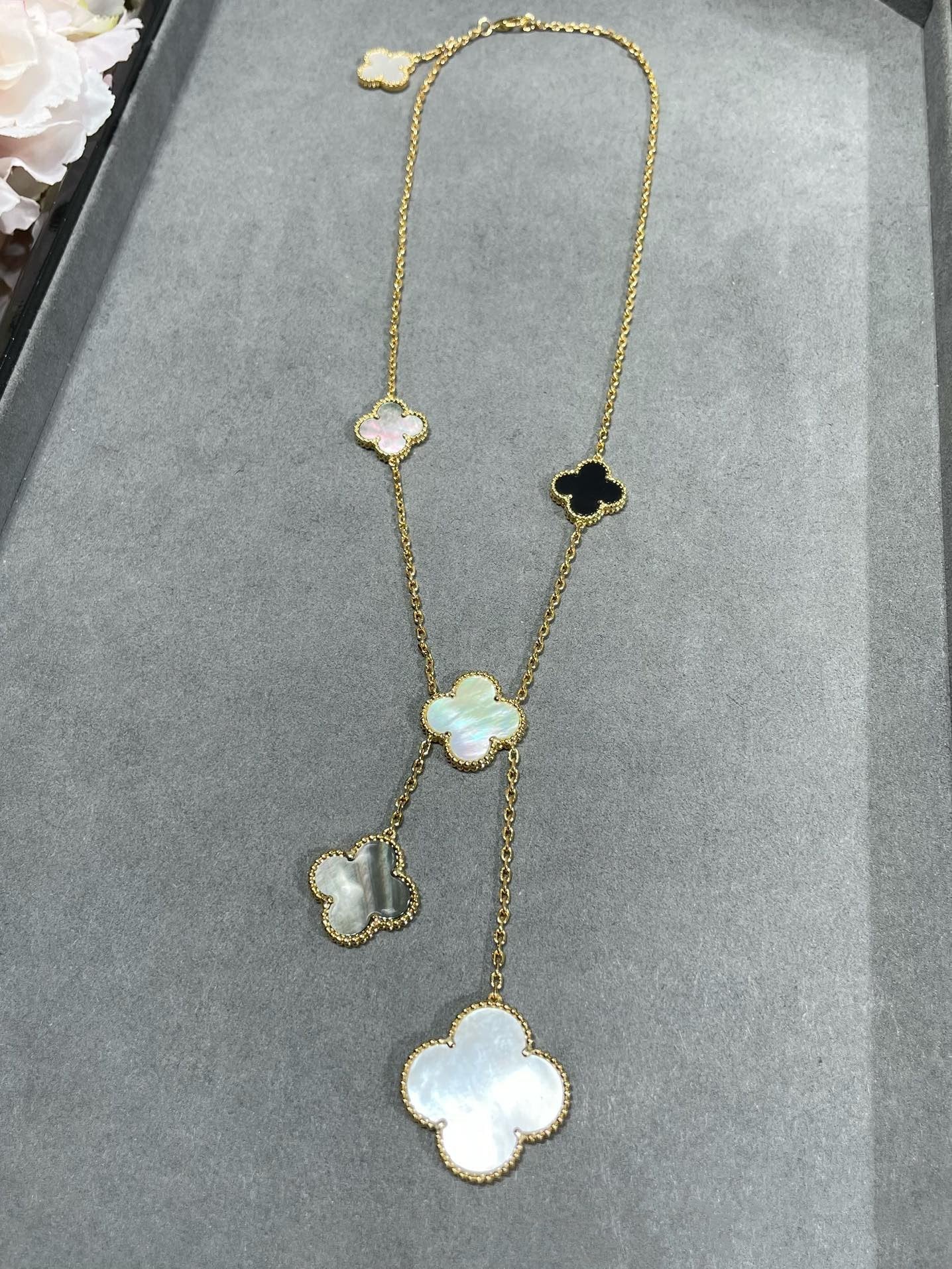 [LORA]CLOVER 6 MOTIF MOP ONYX GOLD NECKLACE
