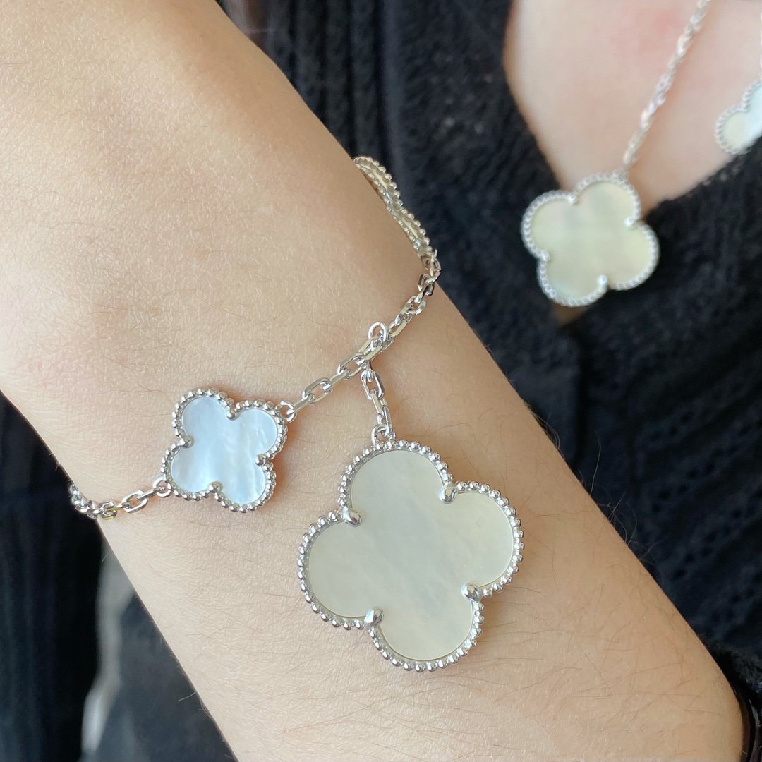 [Lora]CLOVER 5 MOTIF WHITE MOP SILVER BRACELET