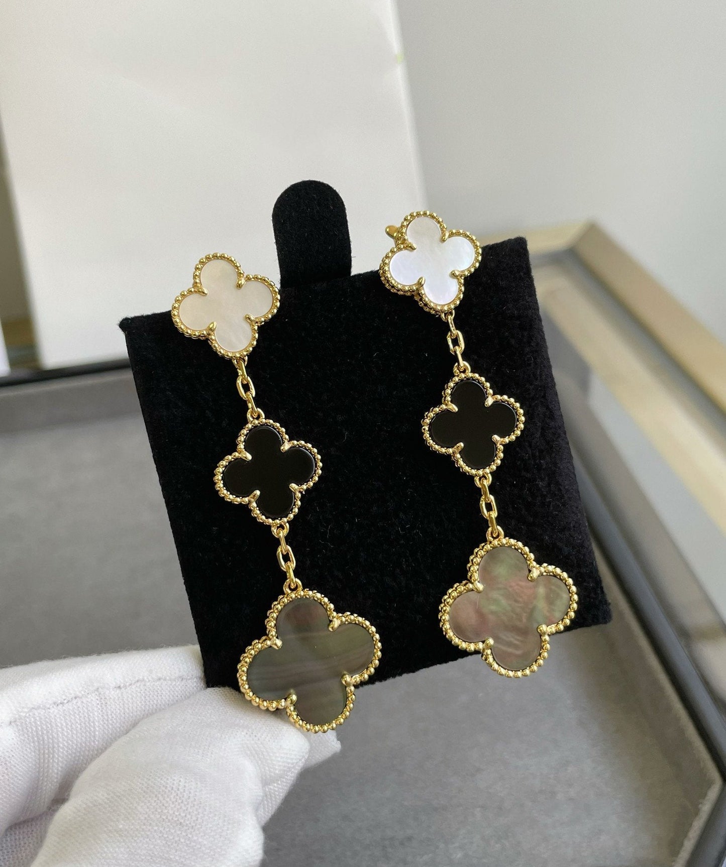 [Lora]CLOVER 3 MOTIF MOP ONYX DARK MOP PINK GOLD EARRINGS