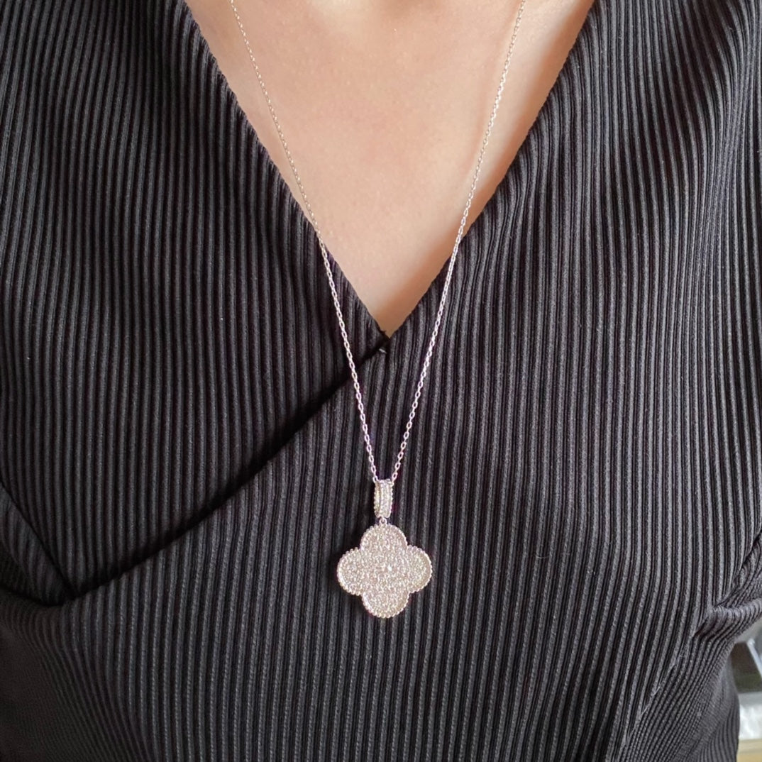 [Lora]CLOVER 25MM LARGE PEDANT DIAMOND PAVED LONG NECKLACE