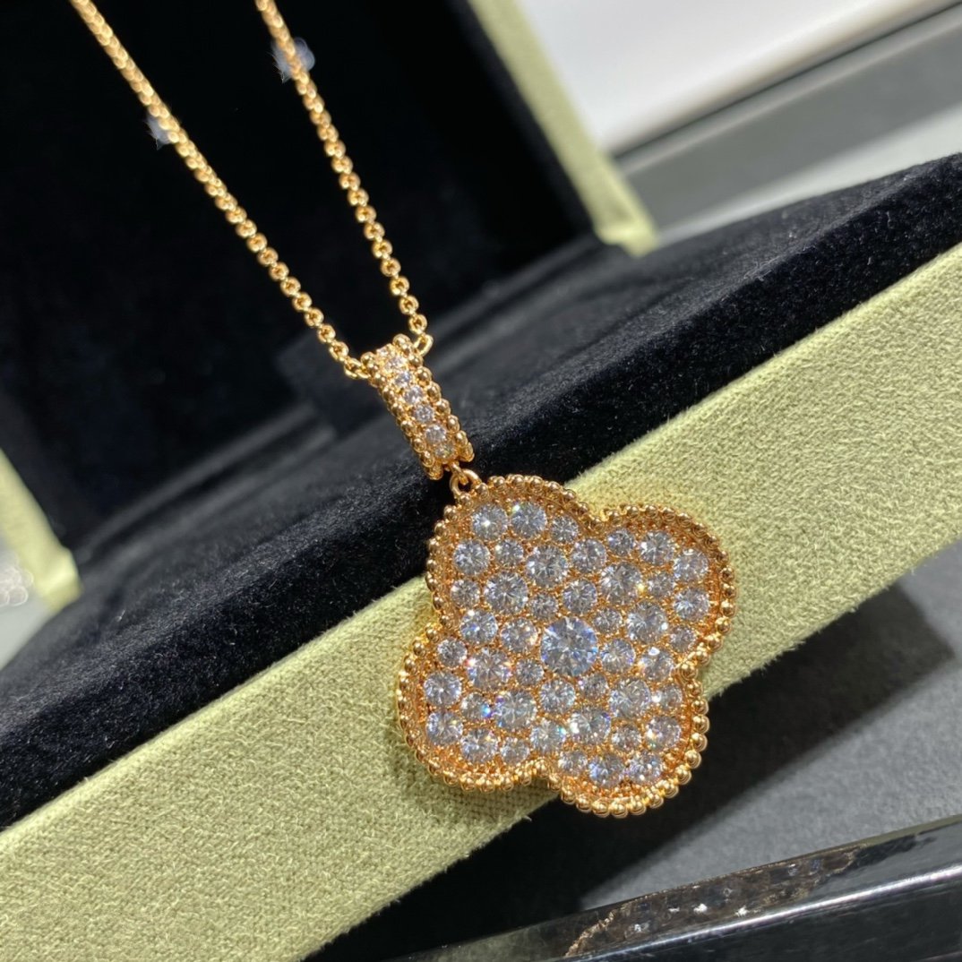 [Lora]CLOVER 25MM LARGE PEDANT DIAMOND PAVED LONG NECKLACE