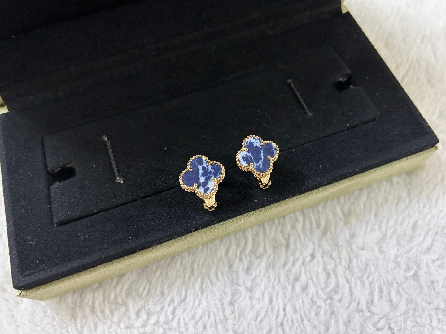 [LORA]CLOVER PIETERSITE MEDIUM STUD EARRINGS