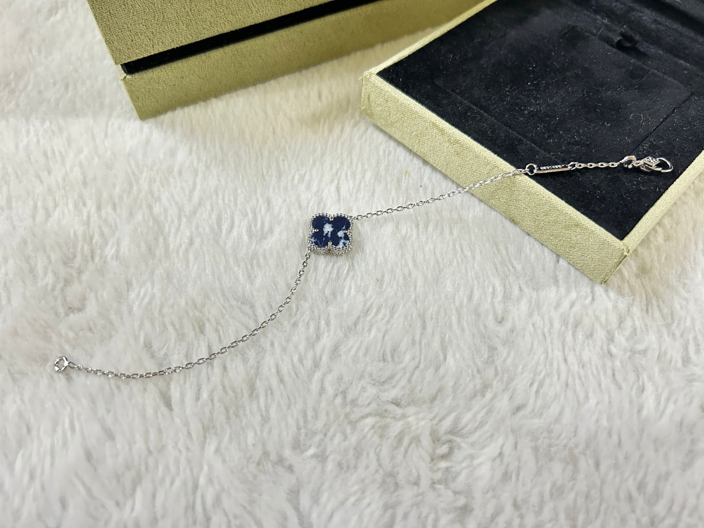 [Lora]CLOVER 1 MOTIF PIETERSITE BRACELET