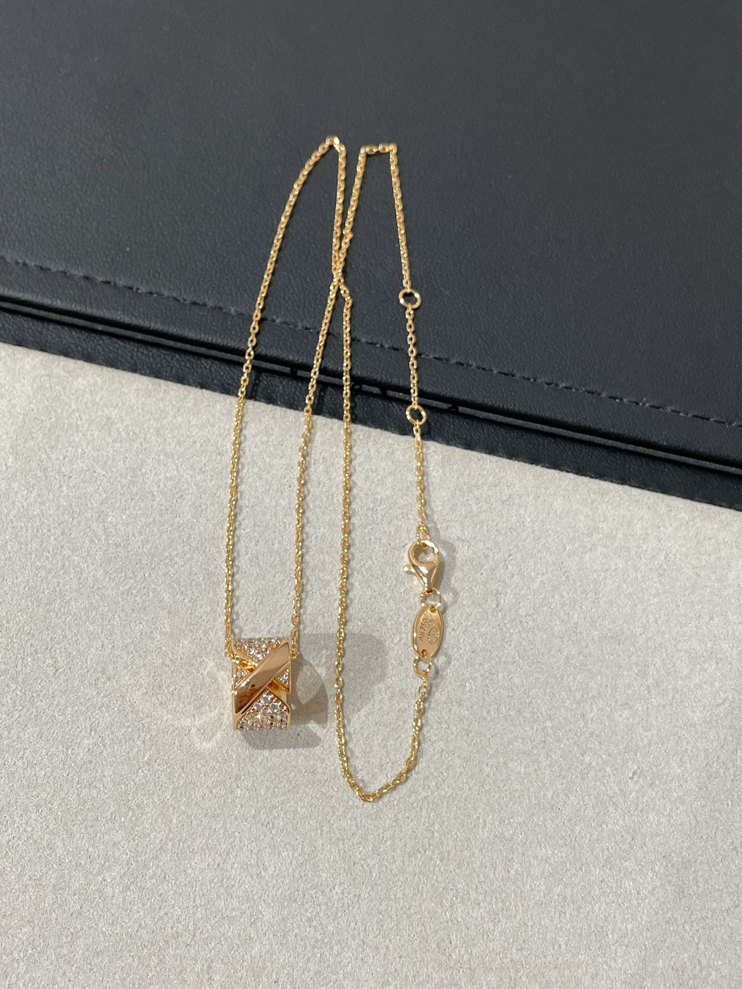 [LORA]LIENS EVIDENCE DIAMOND PAVED NECKLACE