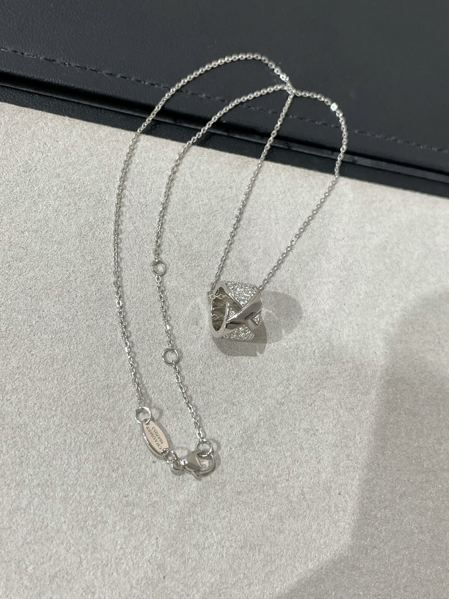 [LORA]LIENS EVIDENCE DIAMOND PAVED NECKLACE
