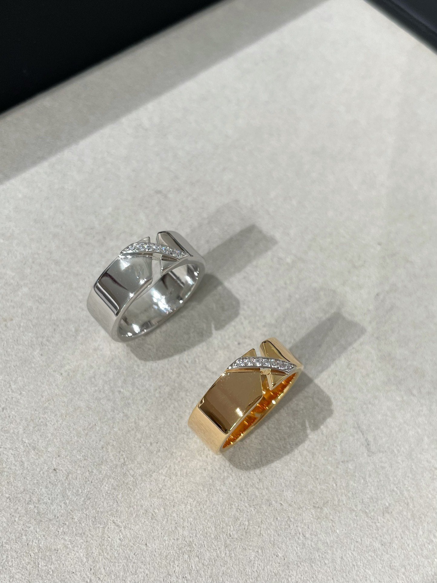 [LORA]LIENS EVIDENCE DIAOMOND RING