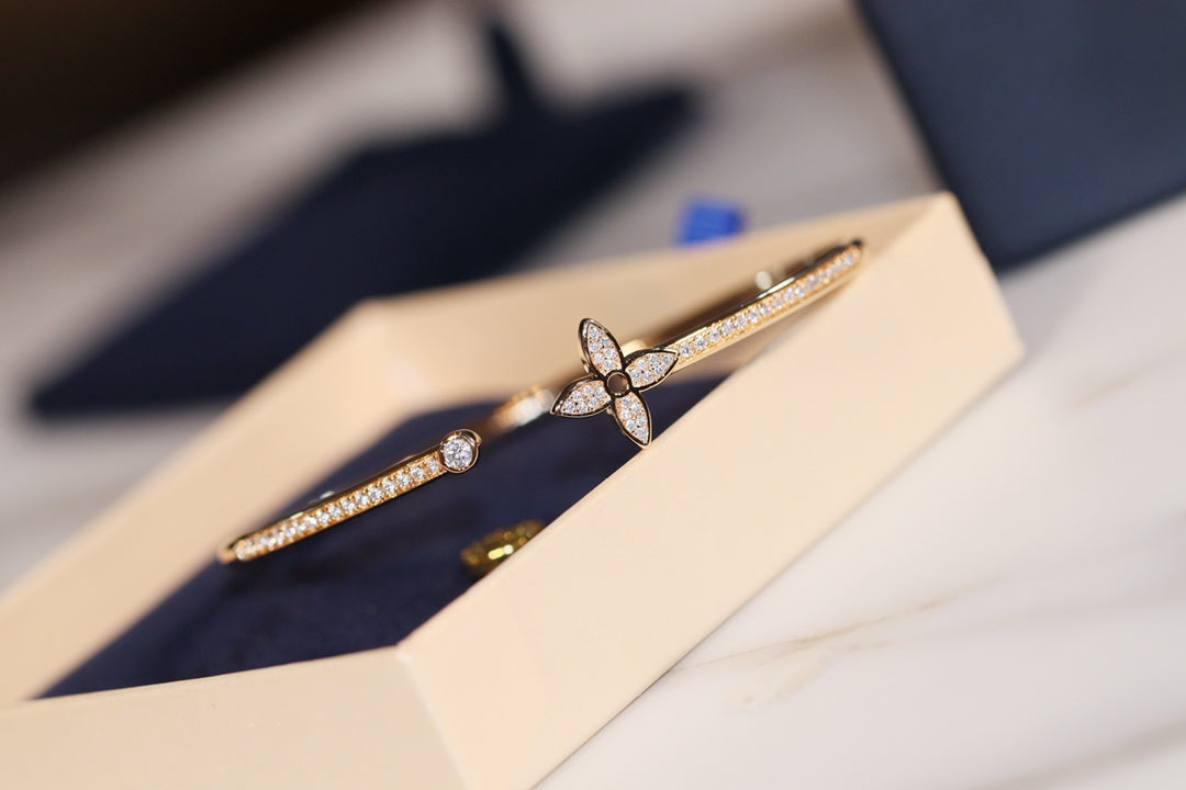 [LORA]IDYLLE GOLD OPEN BRACELET DIAMOND PAVED