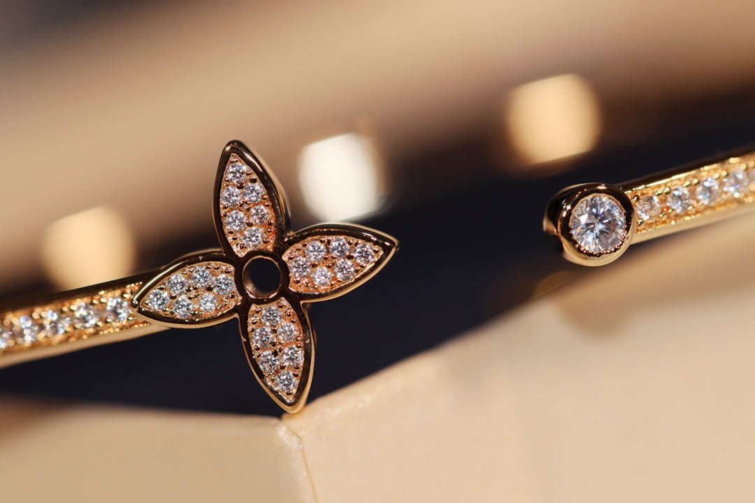 [LORA]IDYLLE GOLD OPEN BRACELET DIAMOND PAVED