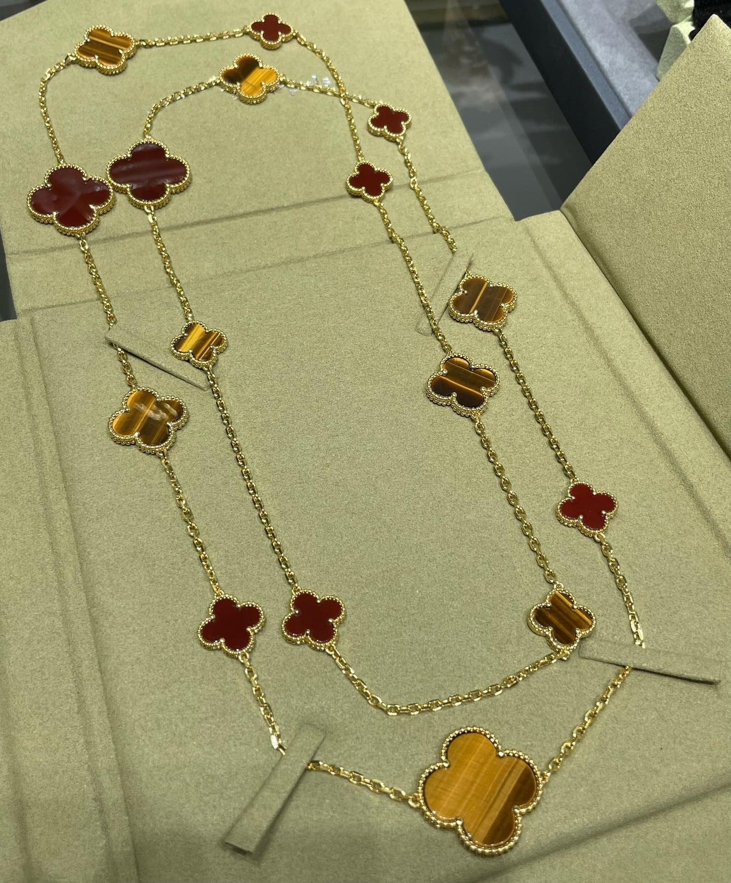 [LORA]CLOVER 16 MOTIF CARNELIAN TIGER EYE ROSE GOLD NECKLACE