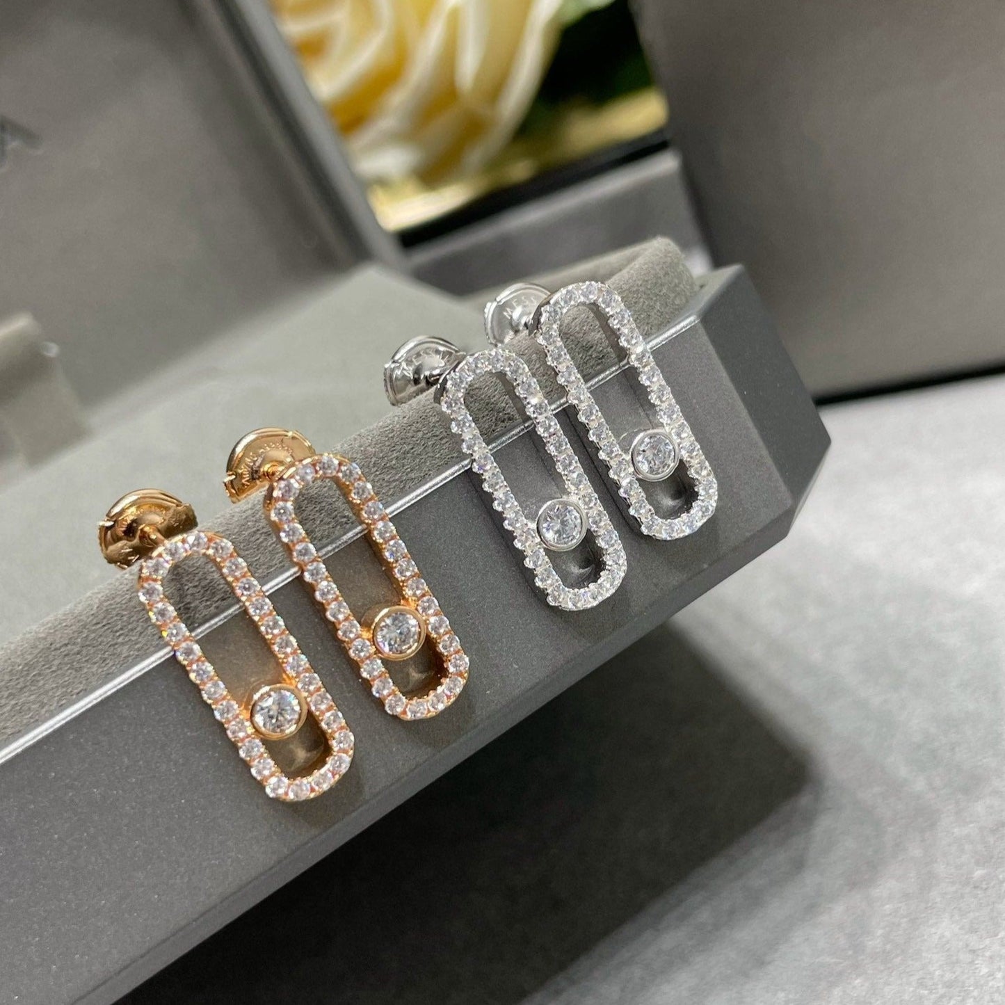 [LORA] MOVE UNO STUD DIAMOND PAVED EARRINGS