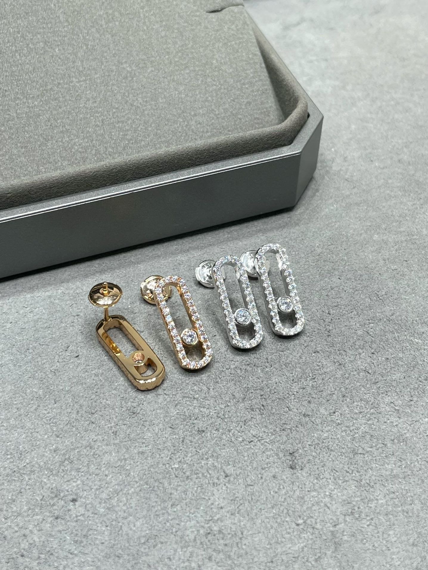 [LORA] MOVE UNO STUD DIAMOND PAVED EARRINGS