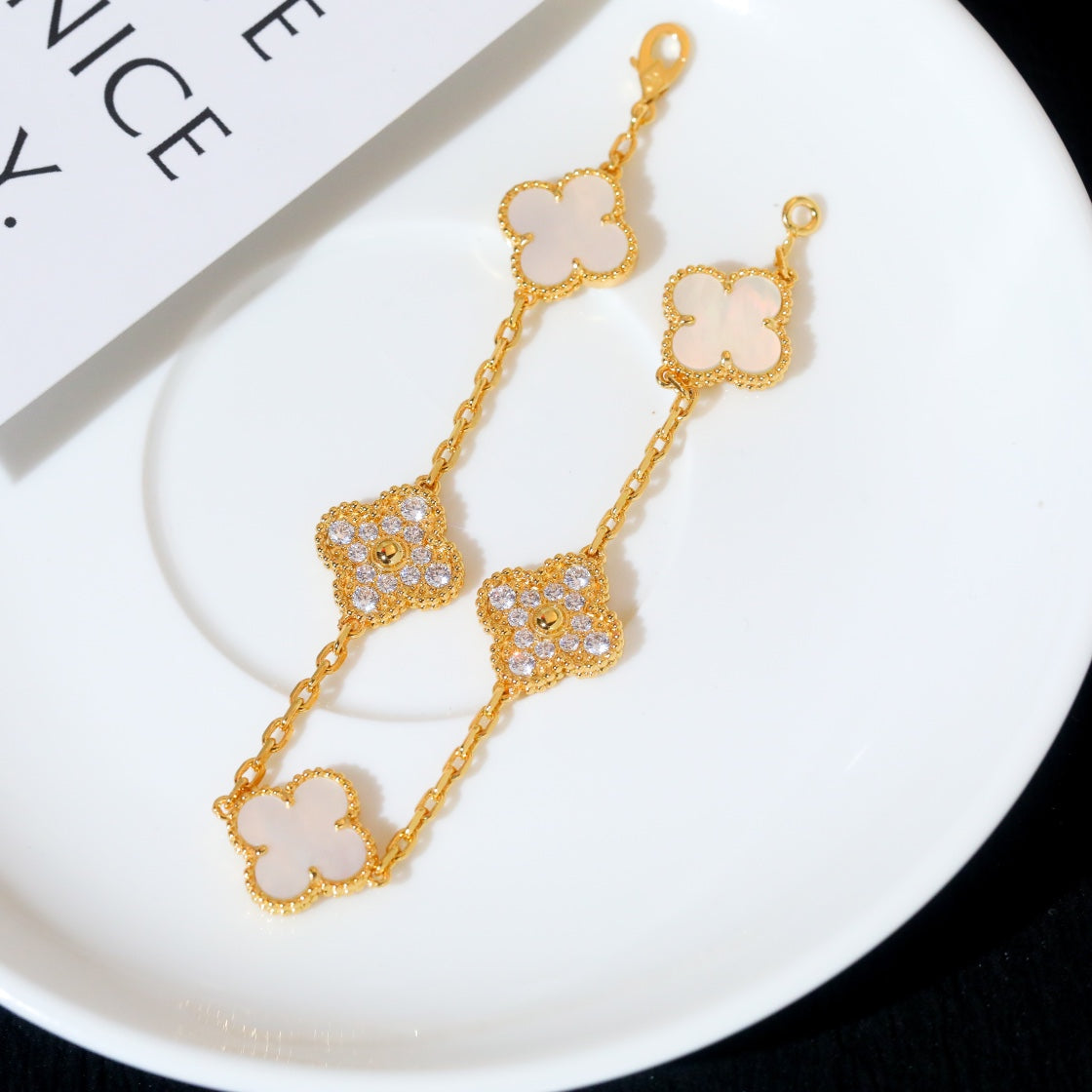 [LORA]CLOVER BRACELET 5 MOTIF WHITE MOP DIAMOND