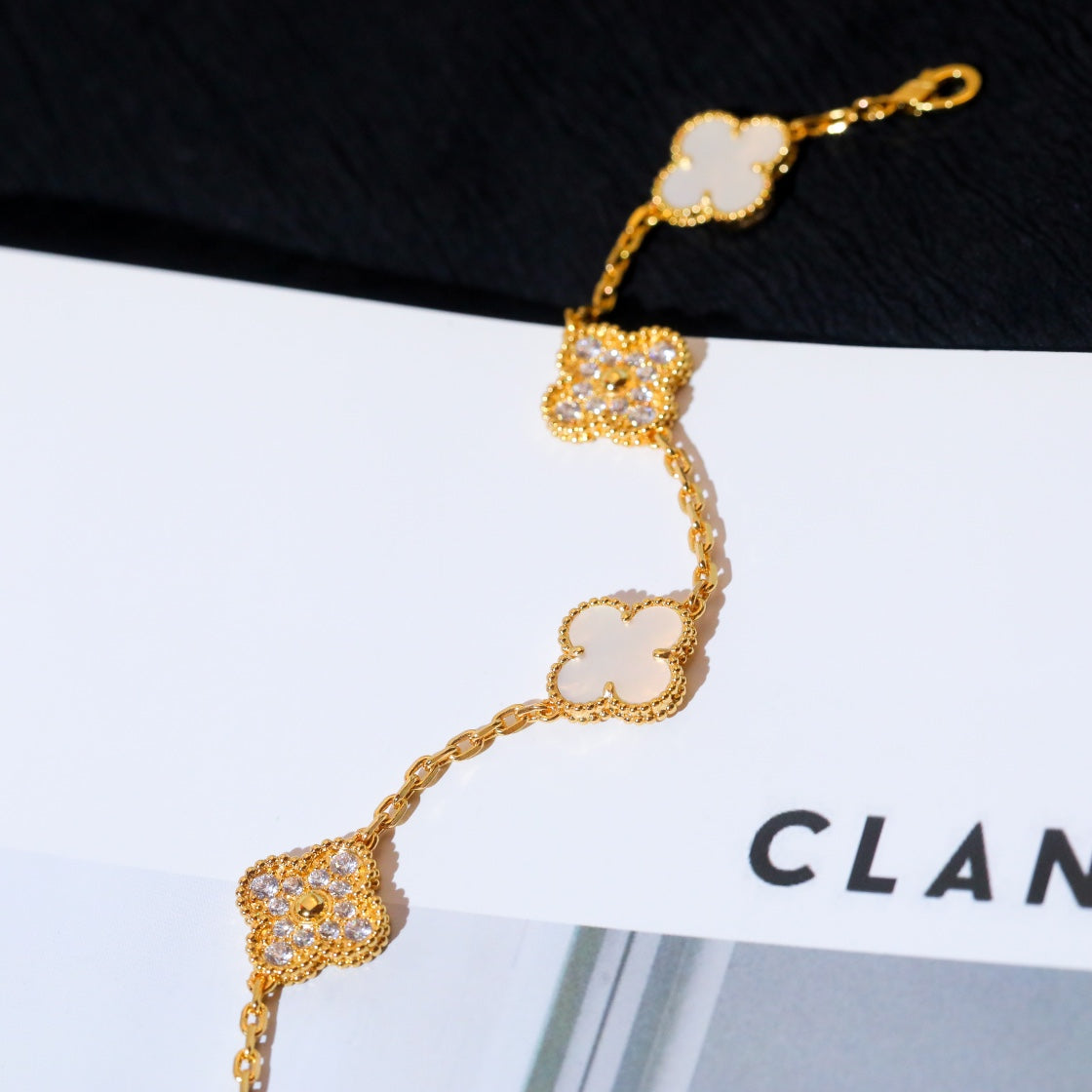[LORA]CLOVER BRACELET 5 MOTIF WHITE MOP DIAMOND