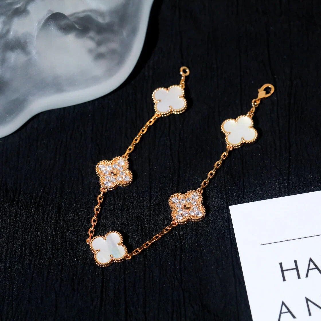 [LORA]CLOVER WHITE PEARL MOP 5 MOTIF BRACELET COLLECTION
