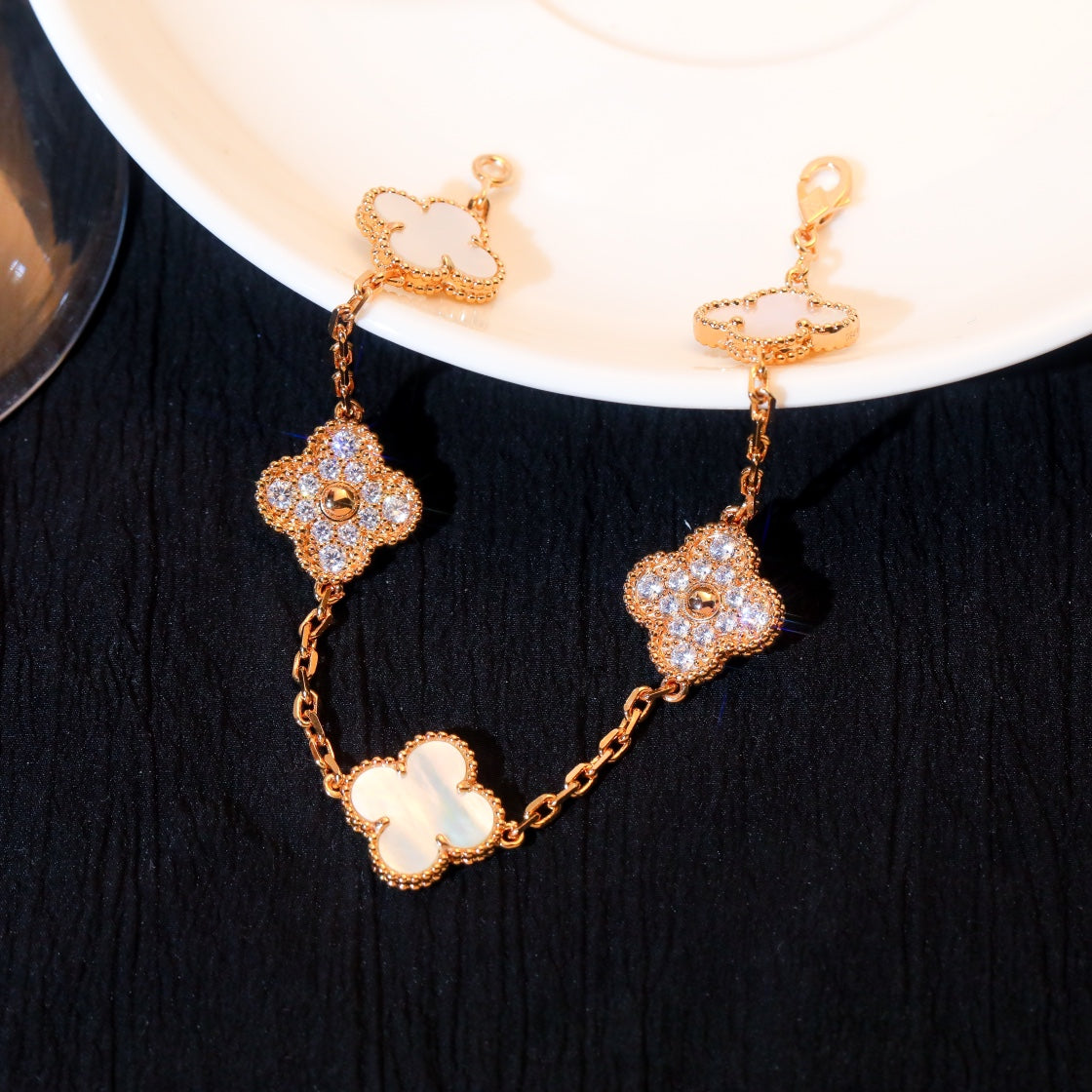 [LORA]CLOVER BRACELET 5 MOTIF WHITE MOP DIAMOND