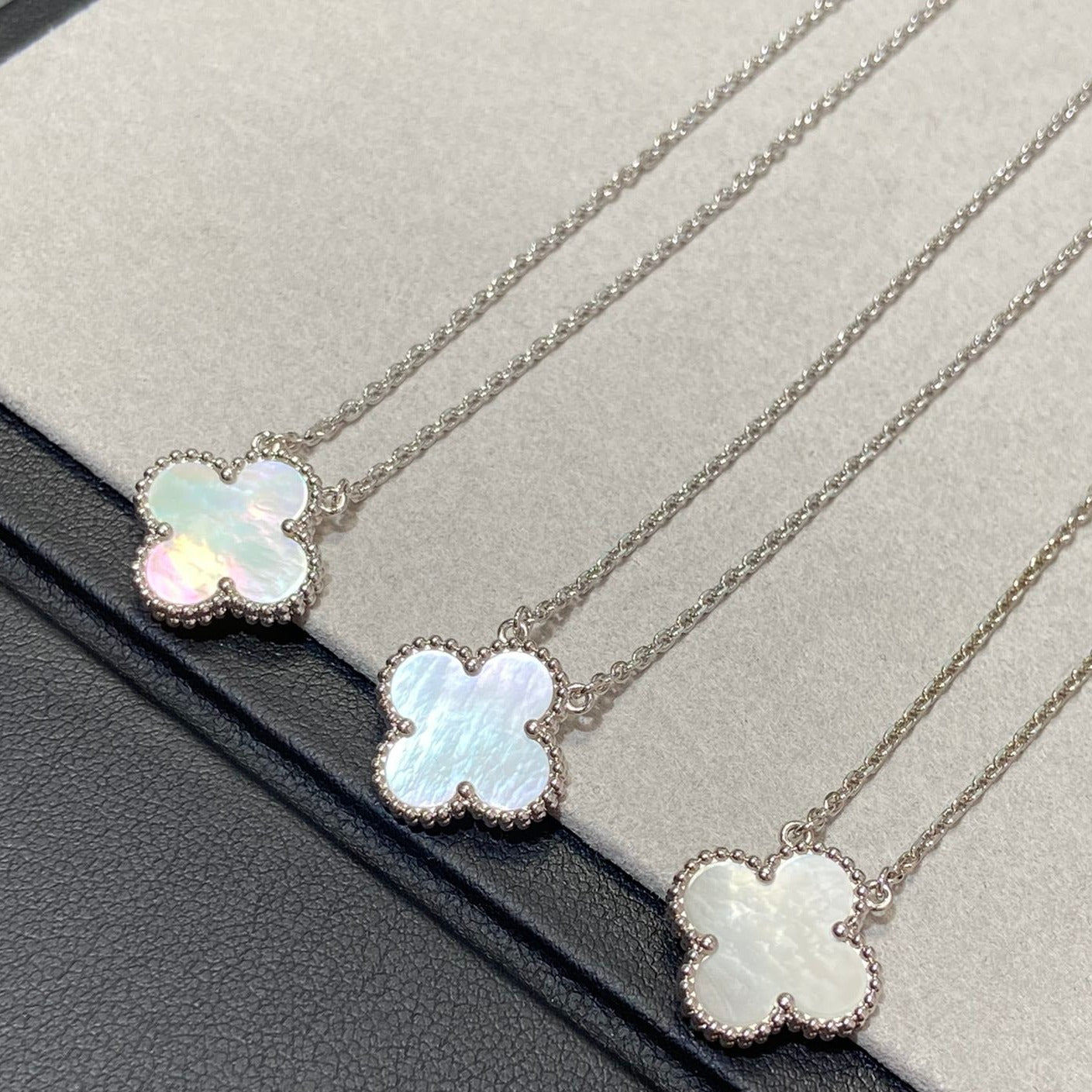 [LORA]CLOVER MEDIUM SILVER WHITE MOP NECKLACE