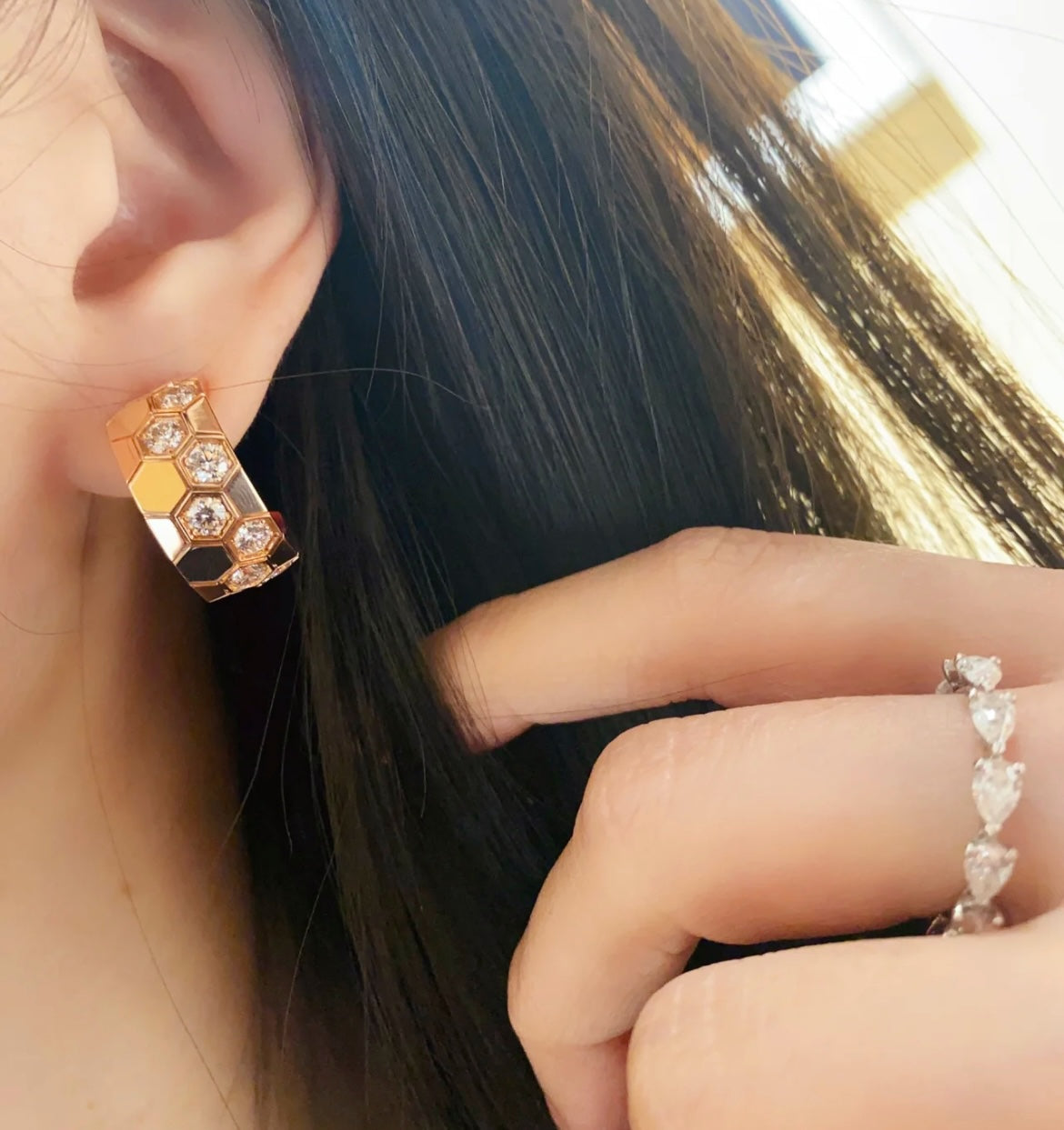 [LORA]BEE LOVE DIAMOND HOOP EARRINGS