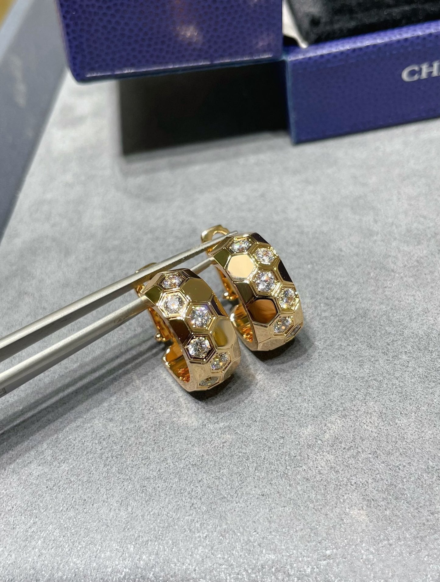 [LORA]BEE LOVE DIAMOND HOOP EARRINGS